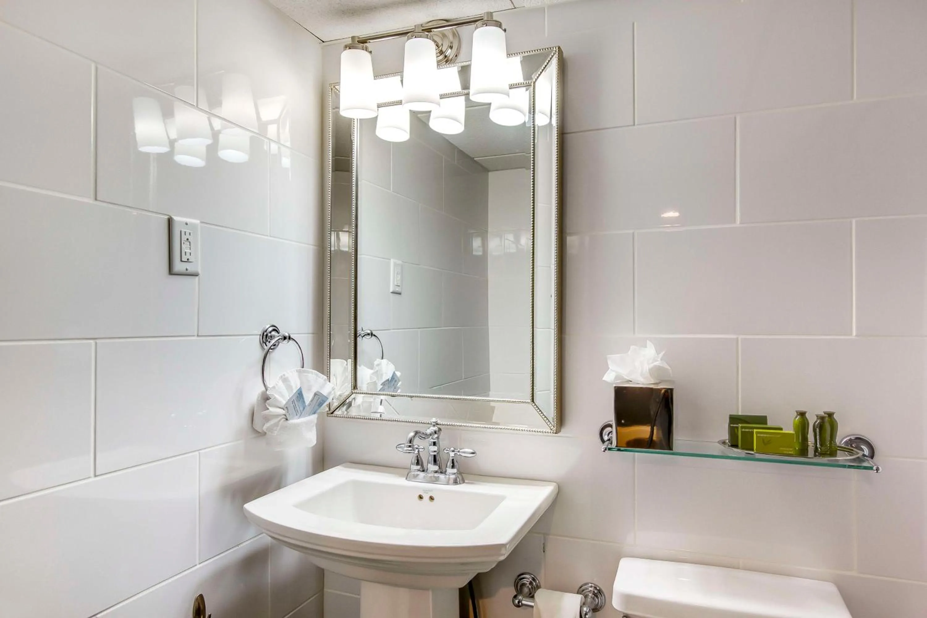 Bathroom in The Campbell House Lexington, Curio Collection by Hilton