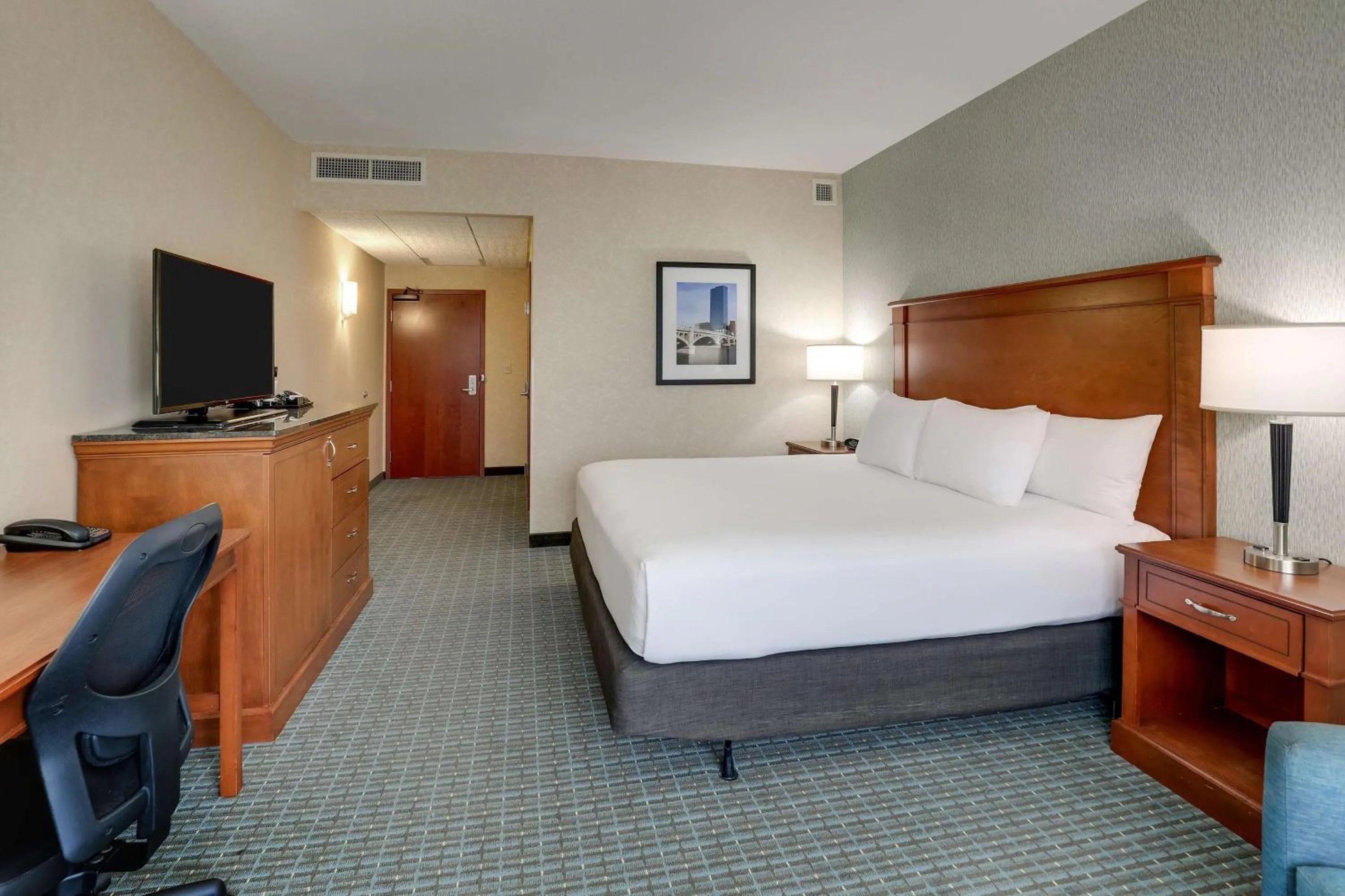 Bedroom, Bed in Drury Inn & Suites Grand Rapids