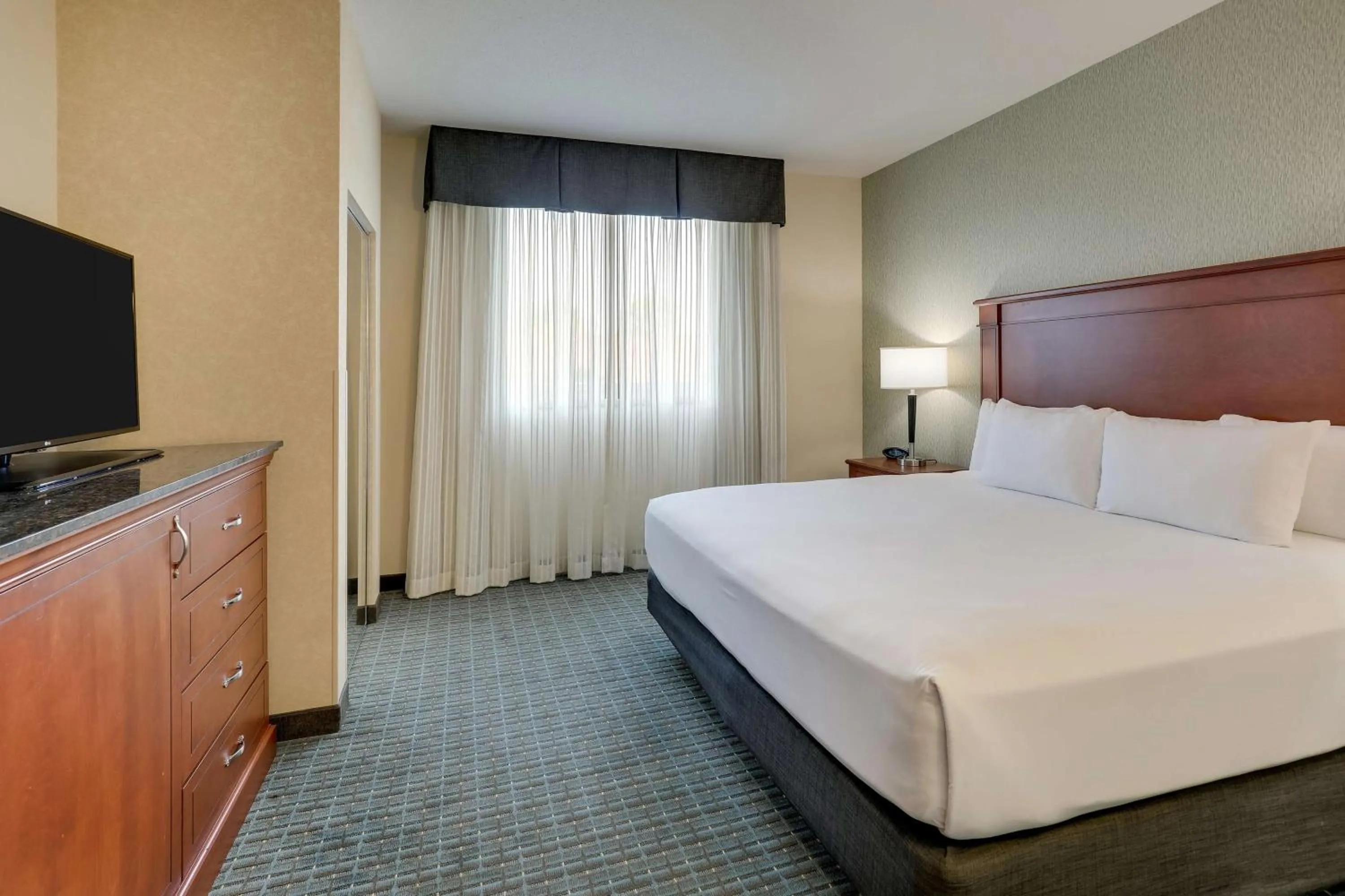Bedroom, Bed in Drury Inn & Suites Grand Rapids