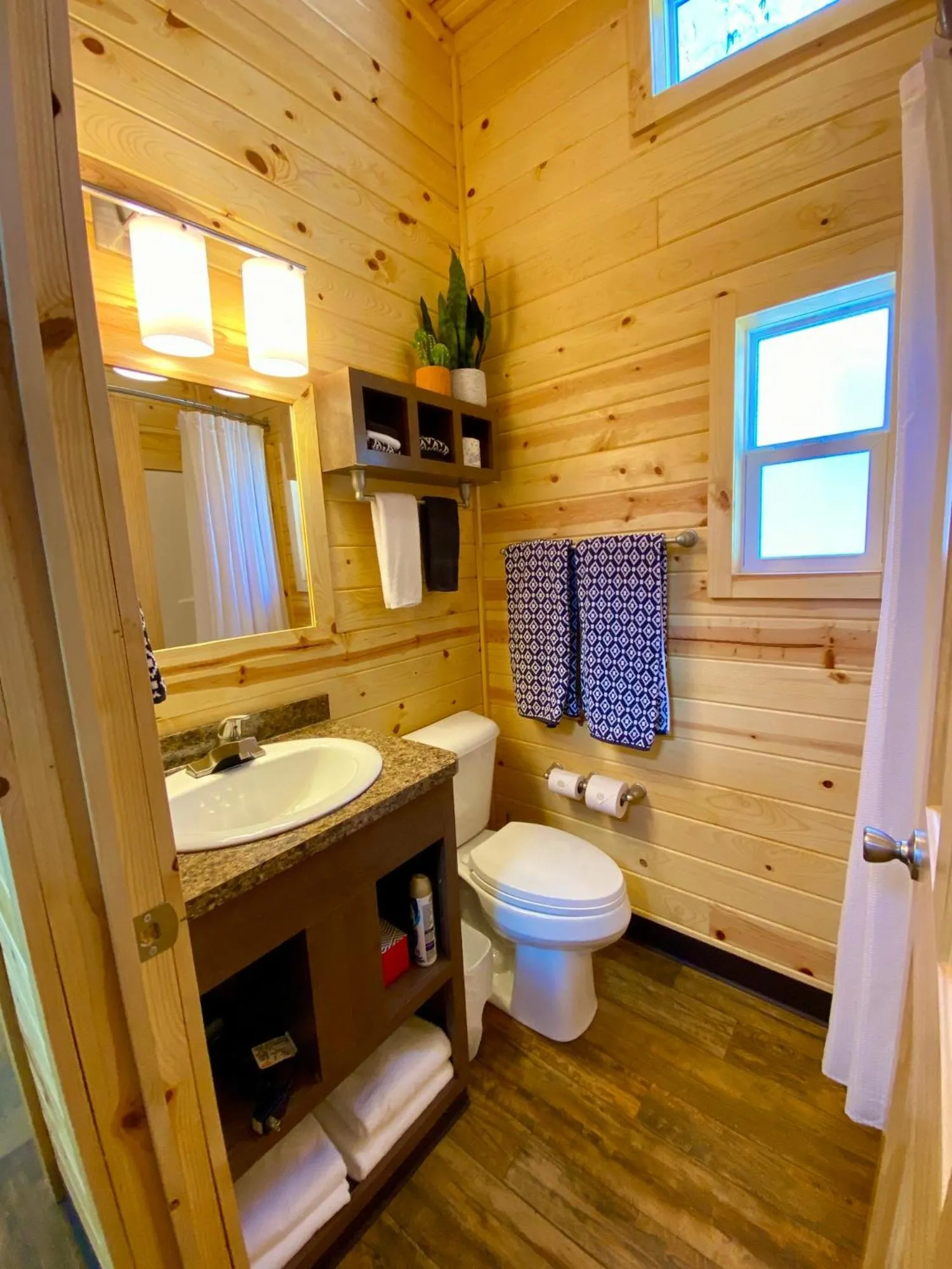 Ouray Riverside Resort - Inn & Cabins