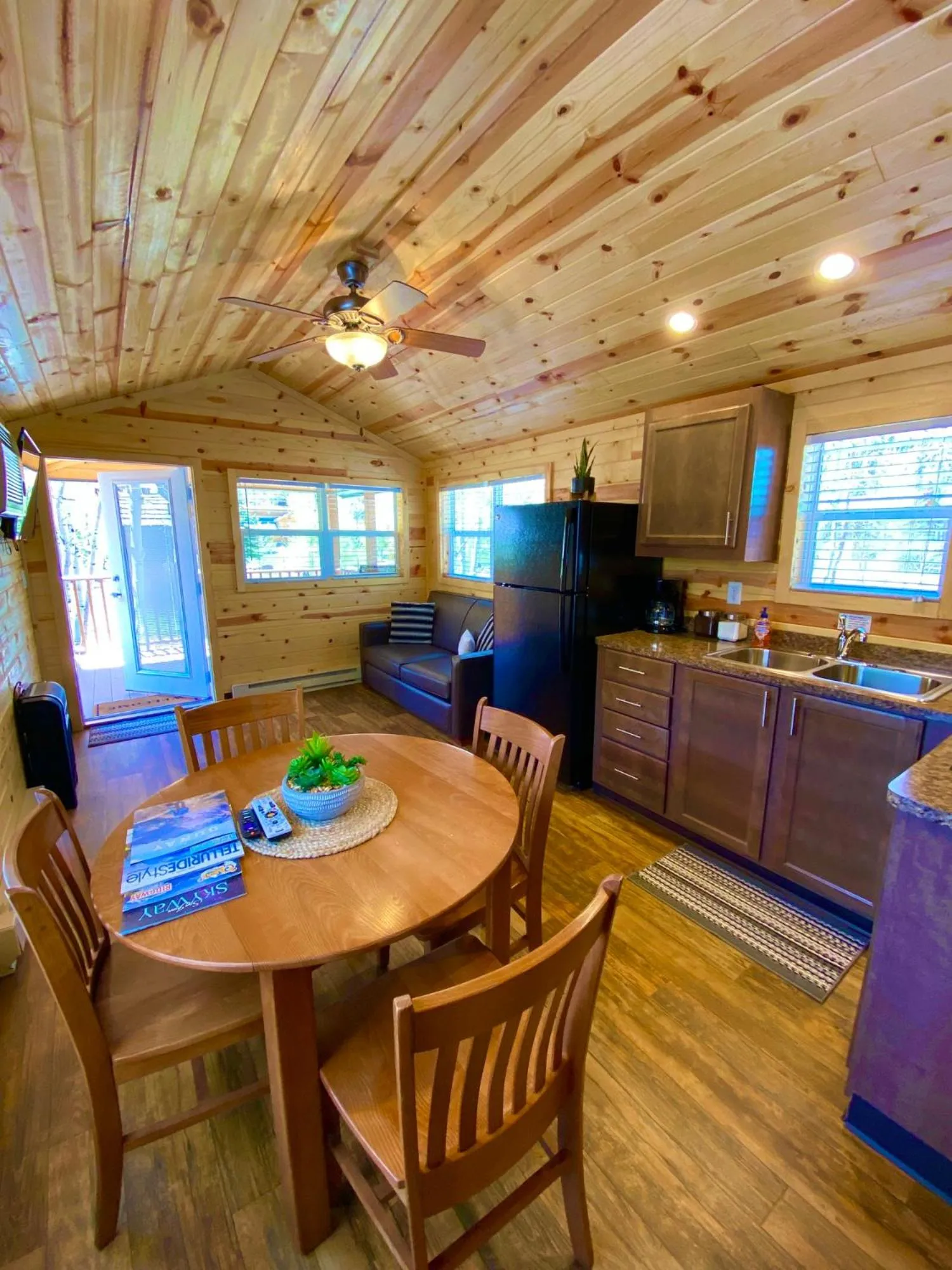 Ouray Riverside Resort - Inn & Cabins