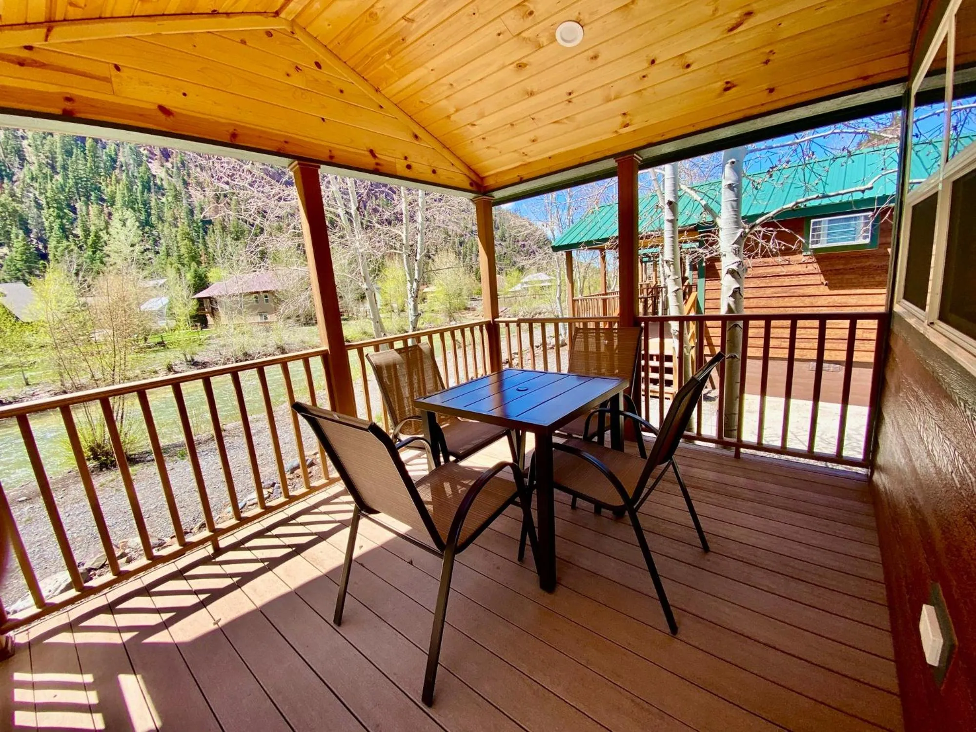 Ouray Riverside Resort - Inn & Cabins