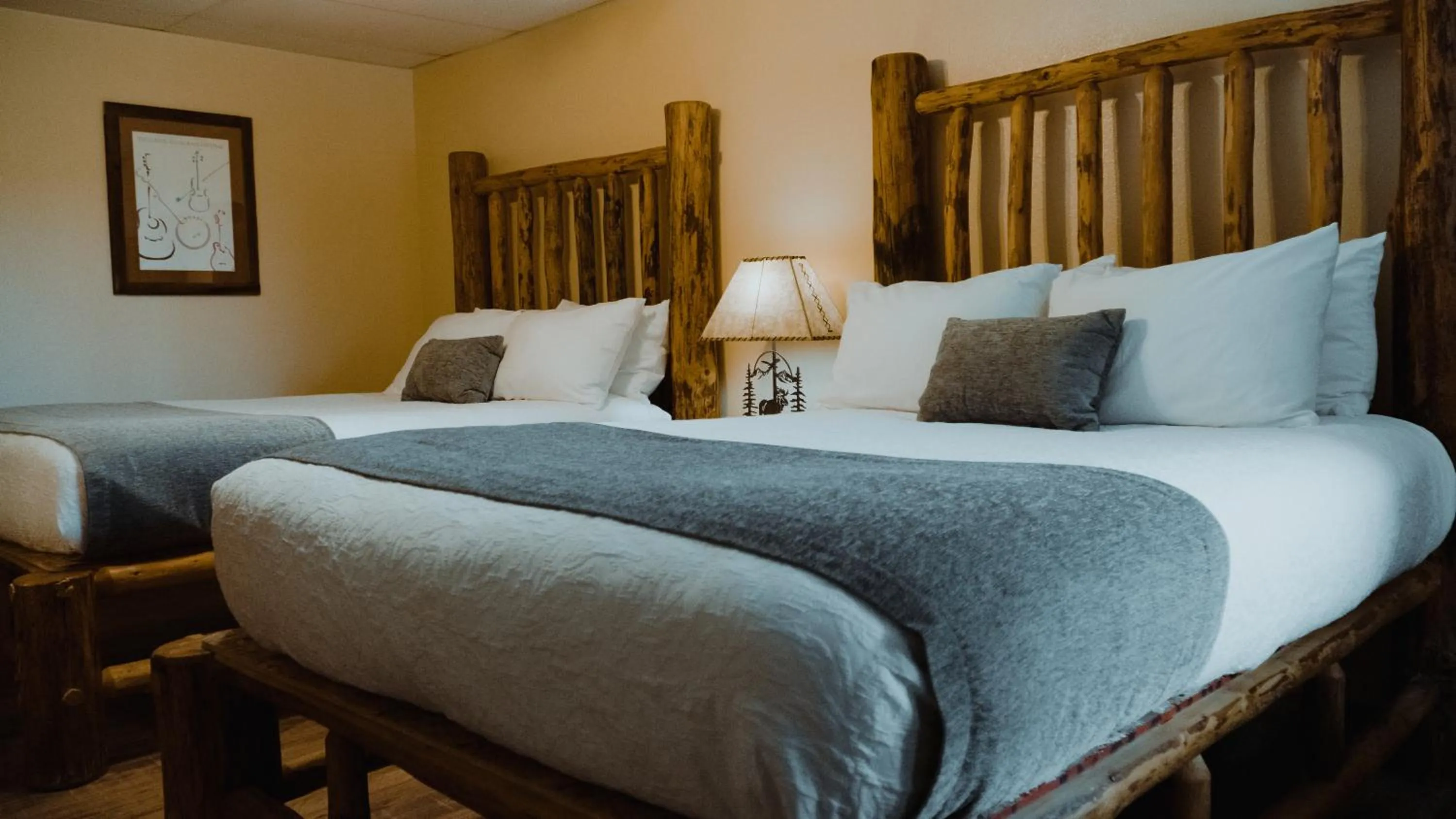 Bed in Ouray Riverside Resort - Inn & Cabins