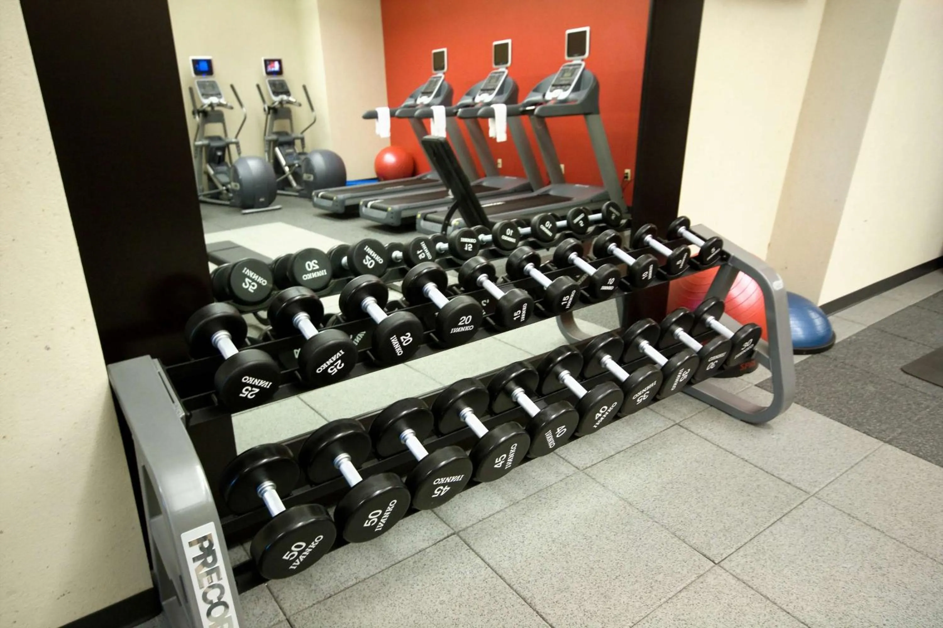 Fitness centre/facilities in Embassy Suites by Hilton Houston-Energy Corridor