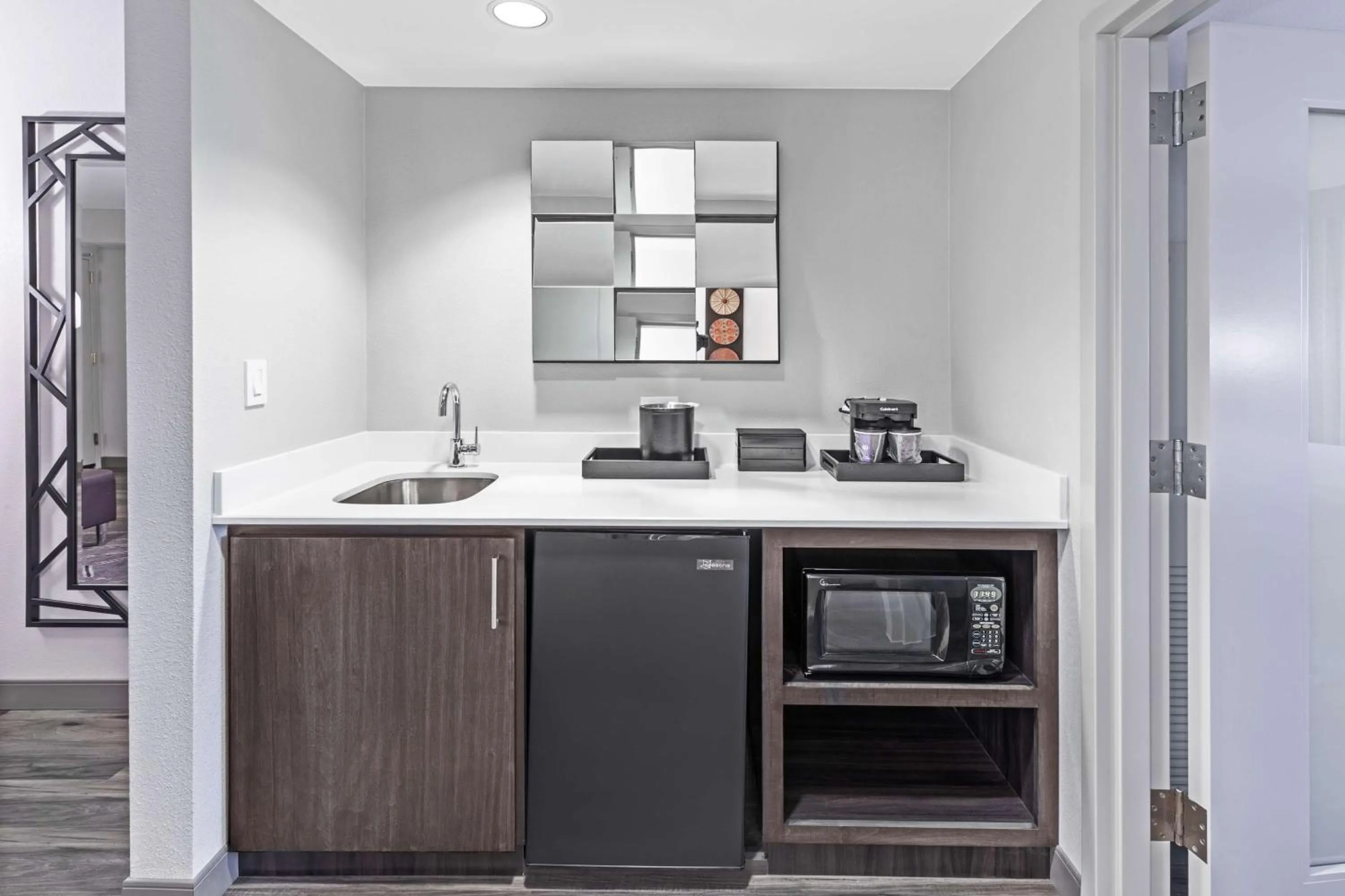 Kitchen or kitchenette in Embassy Suites by Hilton Houston-Energy Corridor