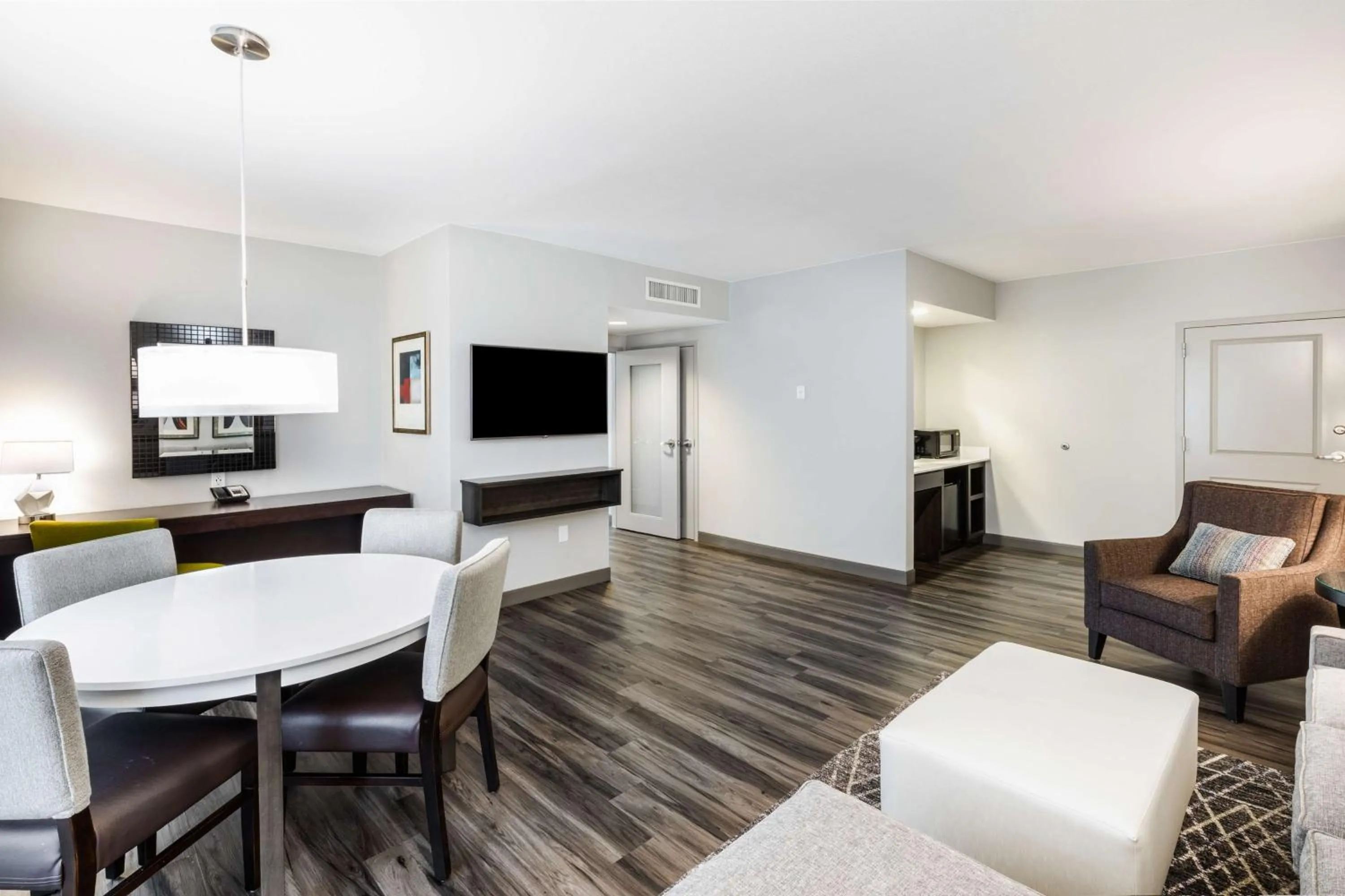 Kitchen or kitchenette in Embassy Suites by Hilton Houston-Energy Corridor