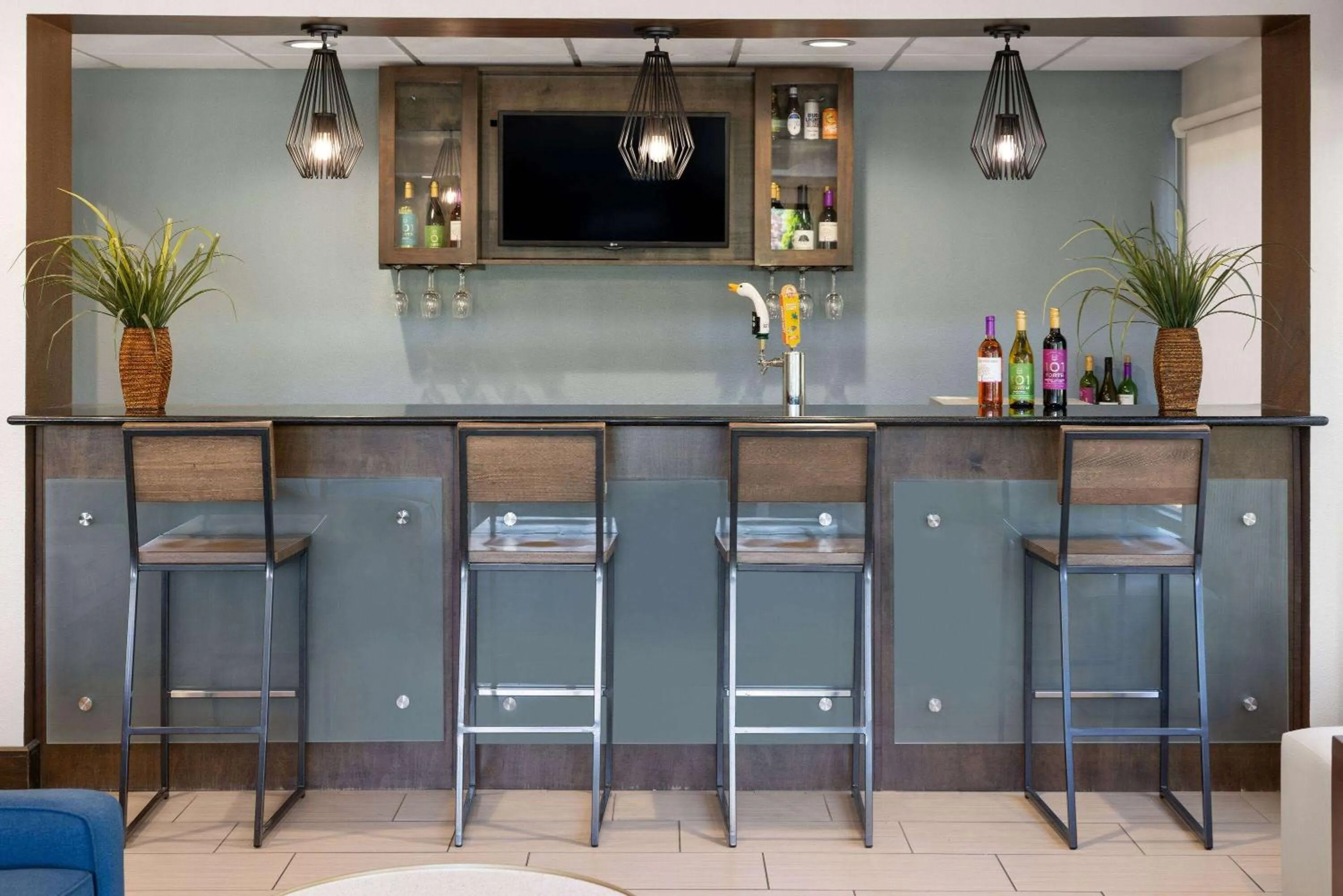 Lounge or bar in La Quinta by Wyndham LaGrange / I-85
