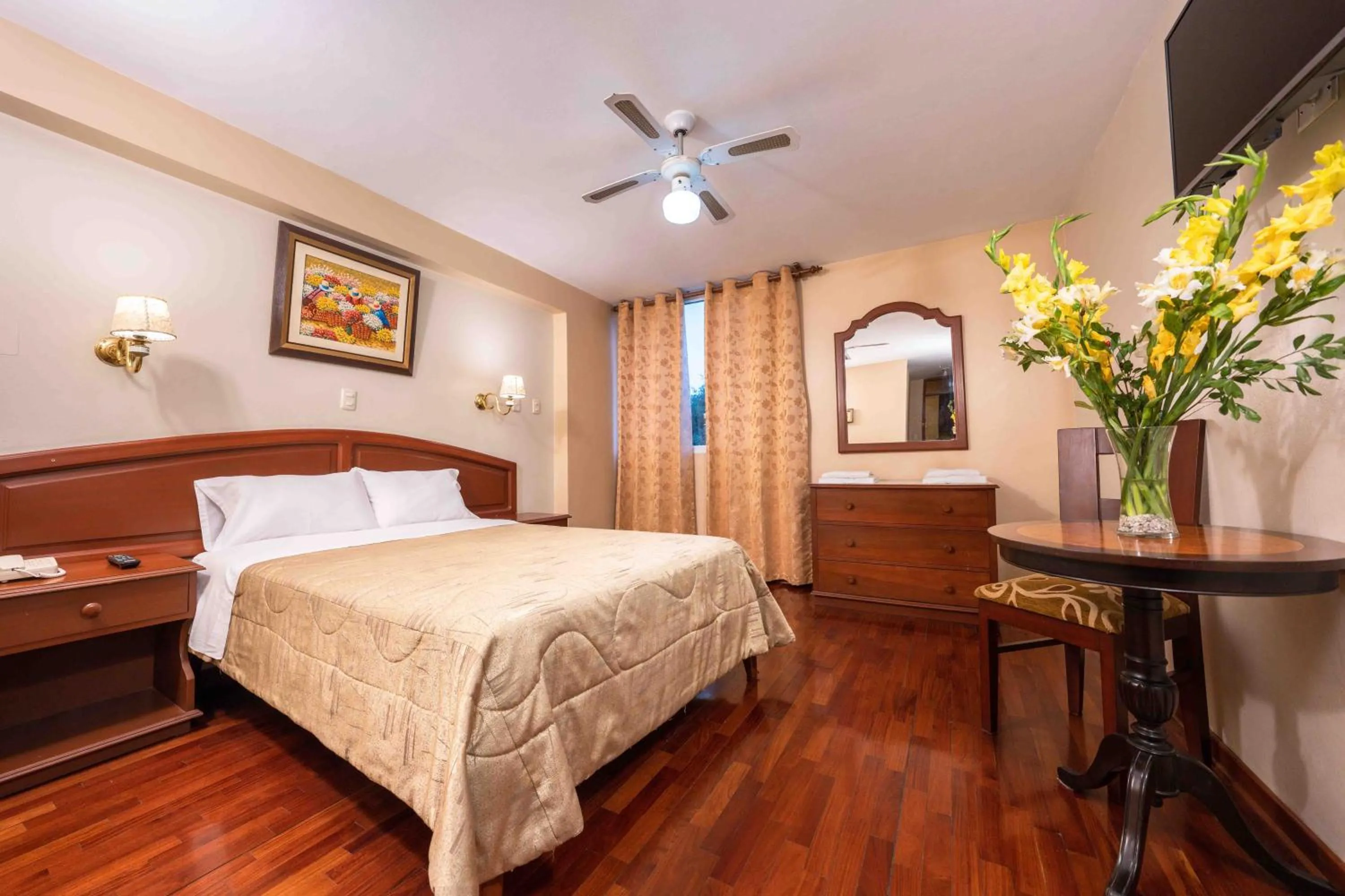 Bed in Hotel Manhattan Inn Airport