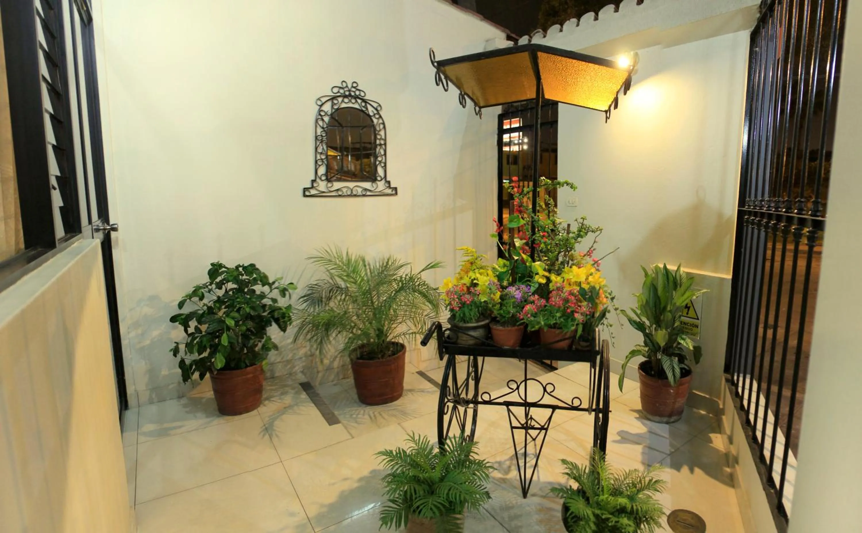 Garden in Hotel Manhattan Inn Airport