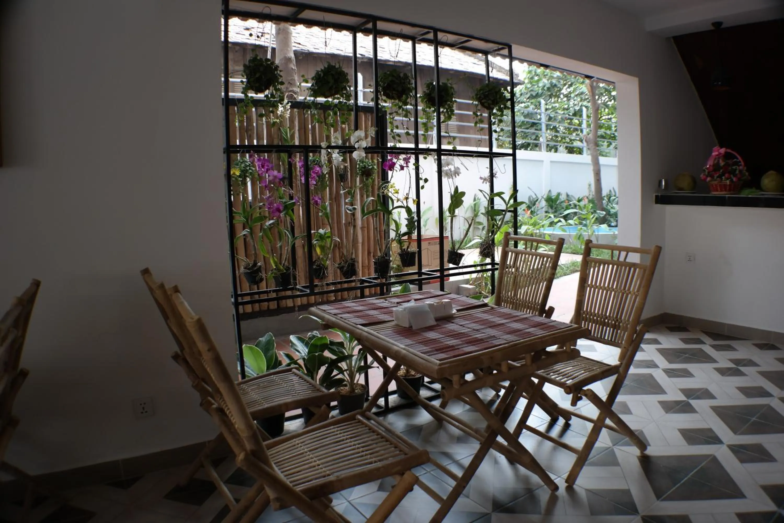 Restaurant/places to eat in Mowin Boutique Hotel & Residence