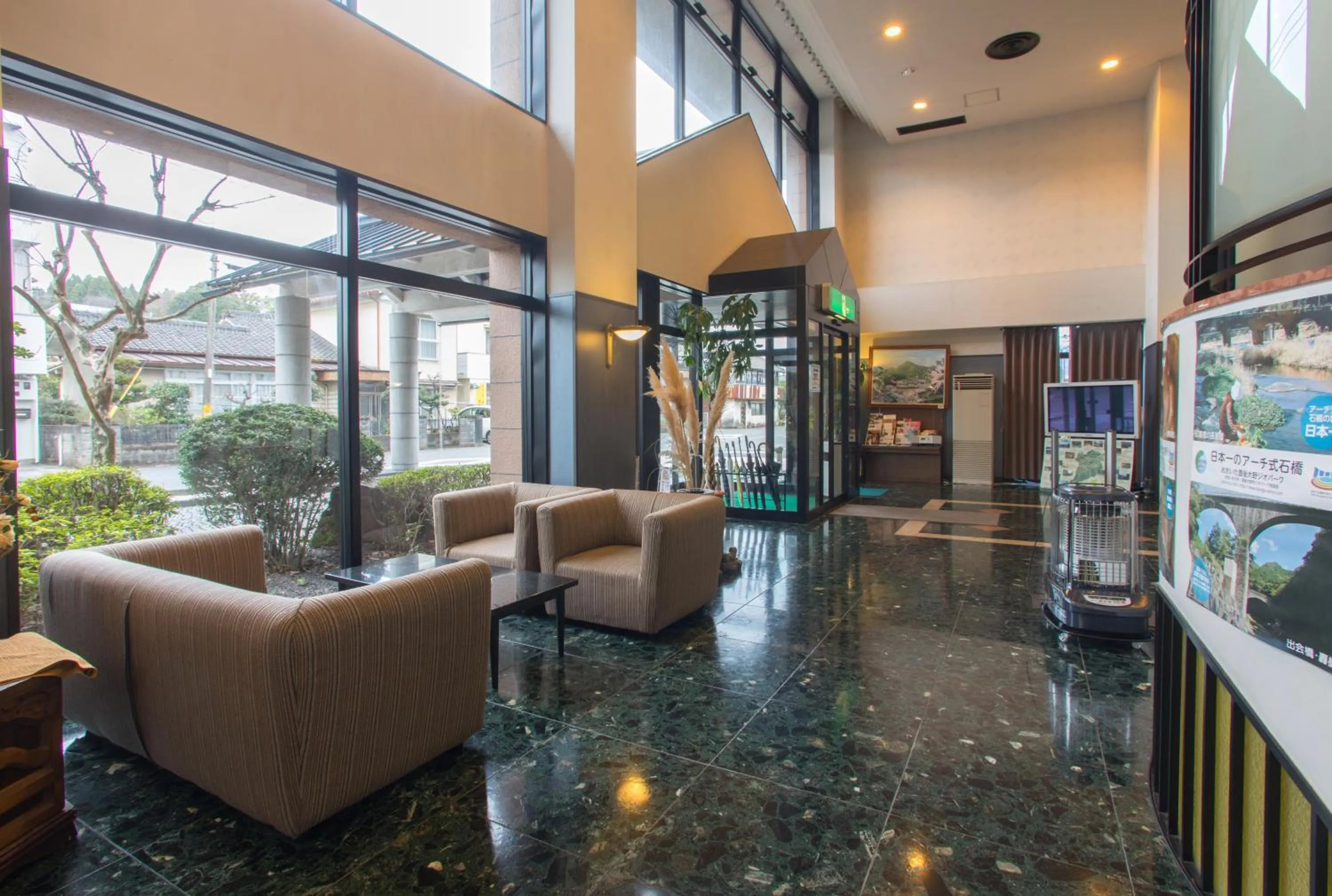 Communal lounge/ TV room in Masunoi