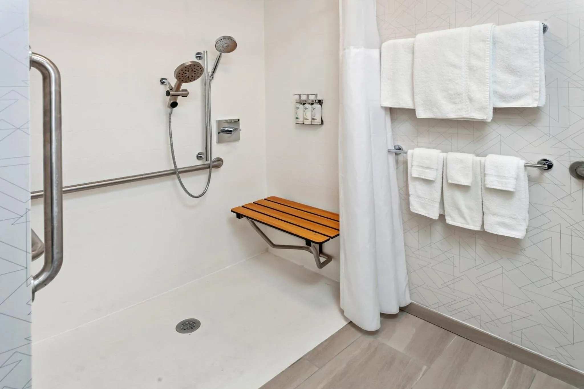 Photo of the whole room in Holiday Inn Express Hotel & Suites Youngstown - North Lima/Boardman by IHG