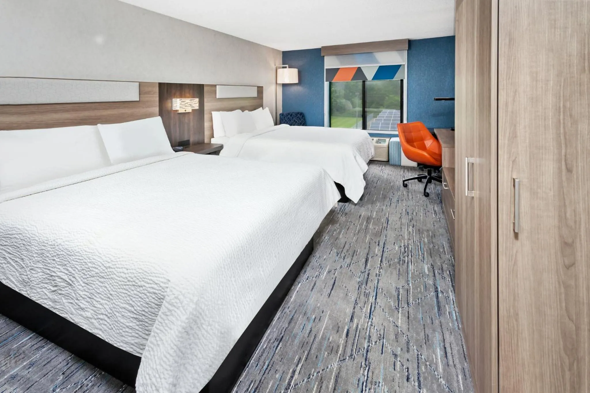 Photo of the whole room, Bed in Holiday Inn Express Hotel & Suites Youngstown - North Lima/Boardman by IHG