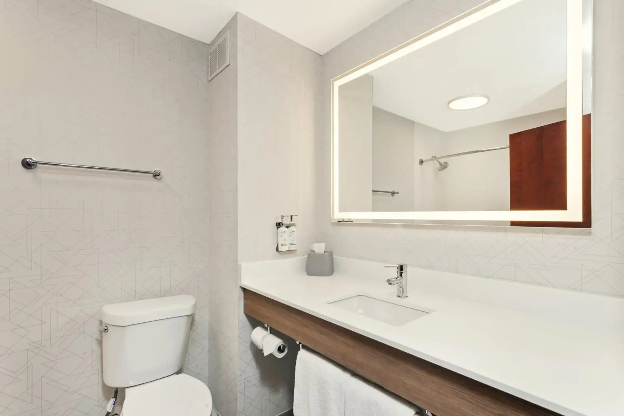 Standard Room with Two Queen Beds in Holiday Inn Express Hotel & Suites Youngstown - North Lima/Boardman by IHG Standard Room with Two Queen Beds in Holiday Inn Express Hotel & Suites Youngstown - North Lima/Boardman by IHG