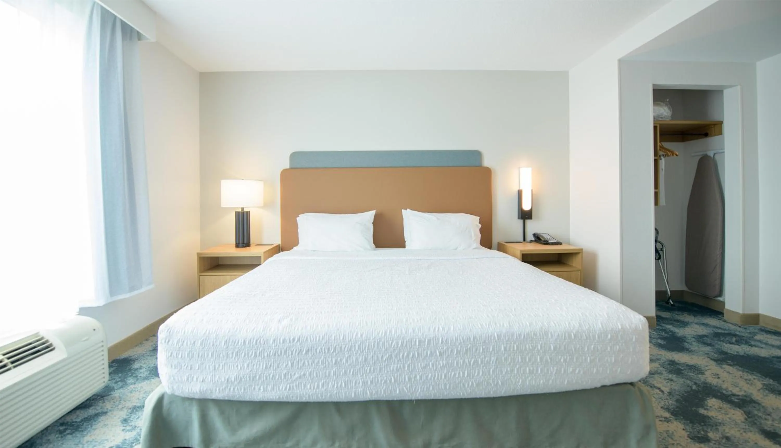 Bed in Hampton Inn Presque Isle