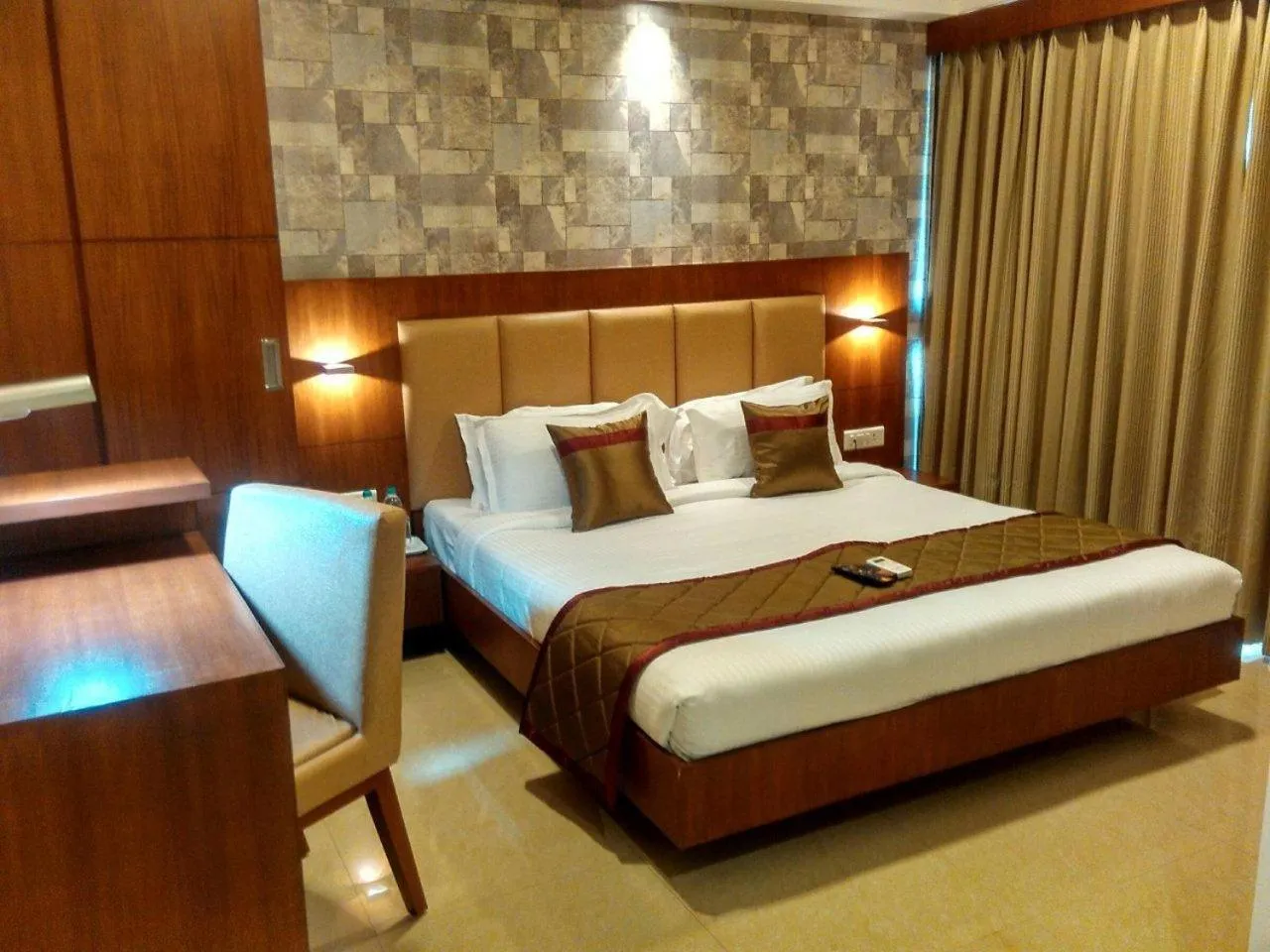 Photo of the whole room, Bed in The Altruist Business Hotel Andheri
