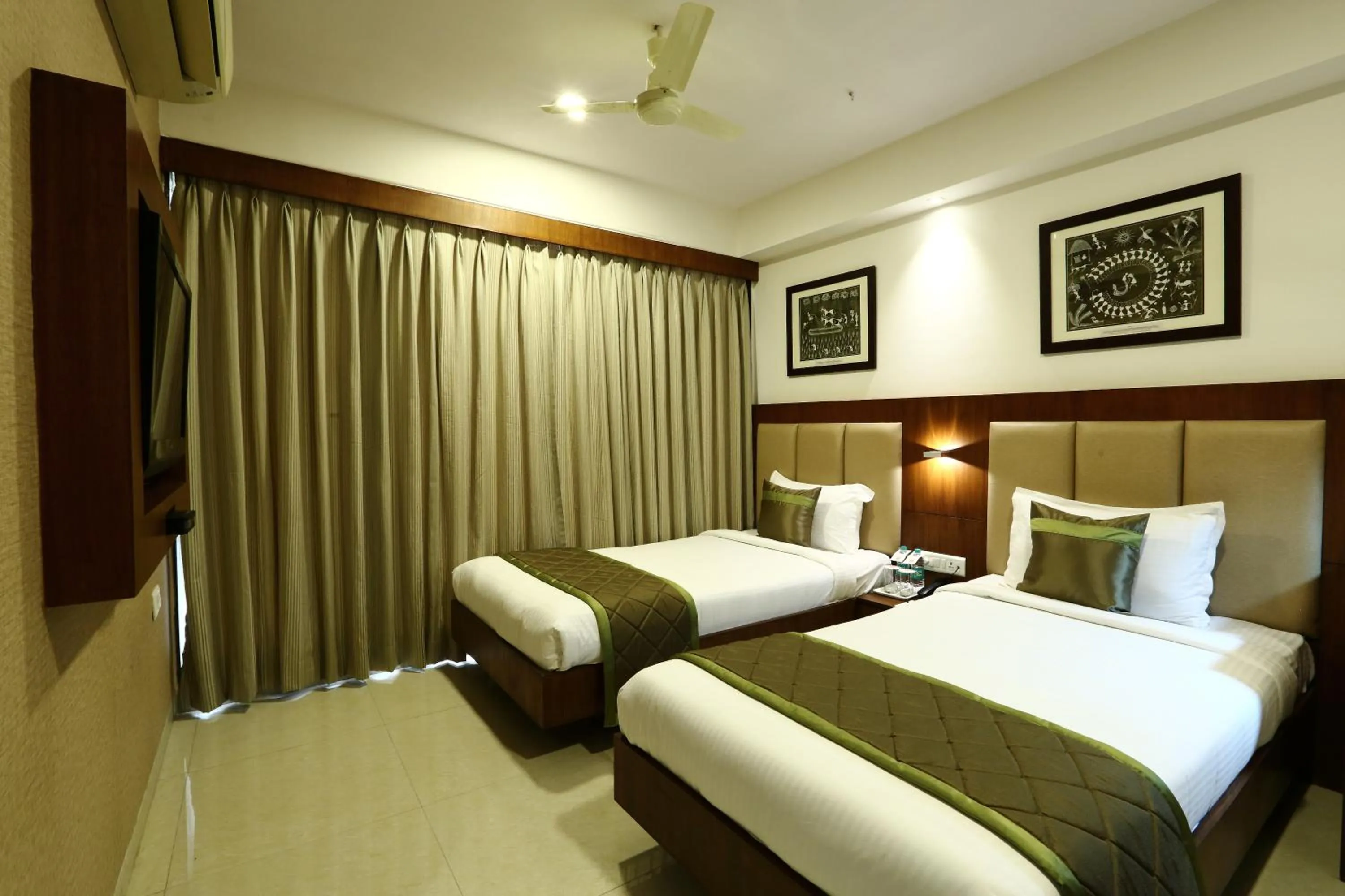 Photo of the whole room, Bed in The Altruist Business Hotel Andheri