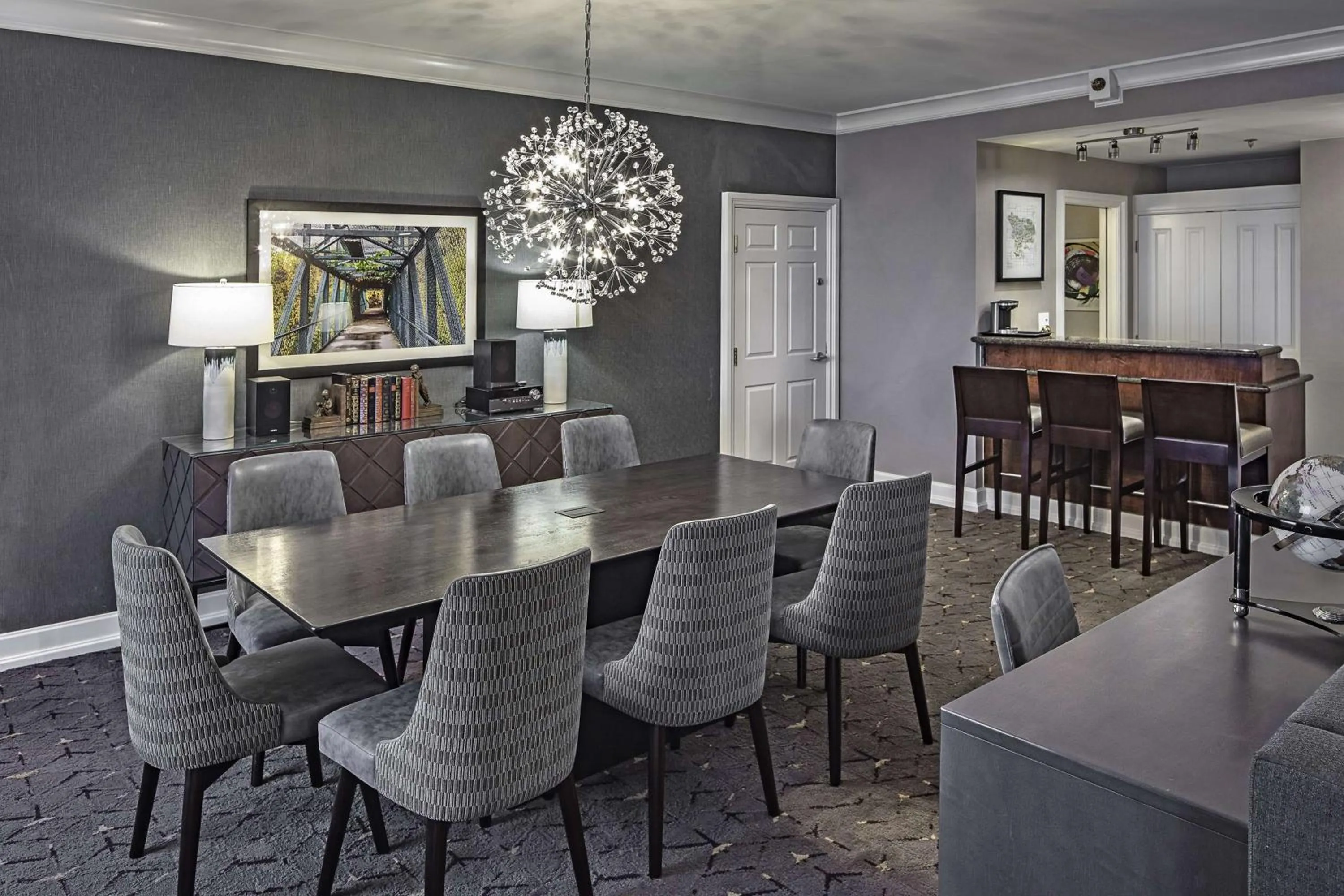 Living room in DoubleTree by Hilton Modesto