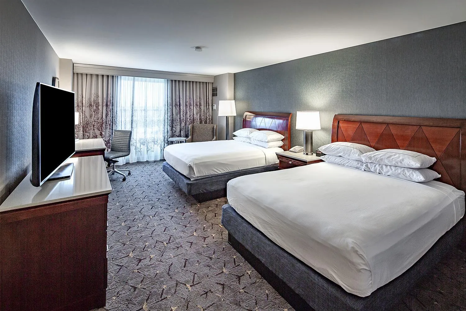 TV and multimedia, Bed in DoubleTree by Hilton Modesto