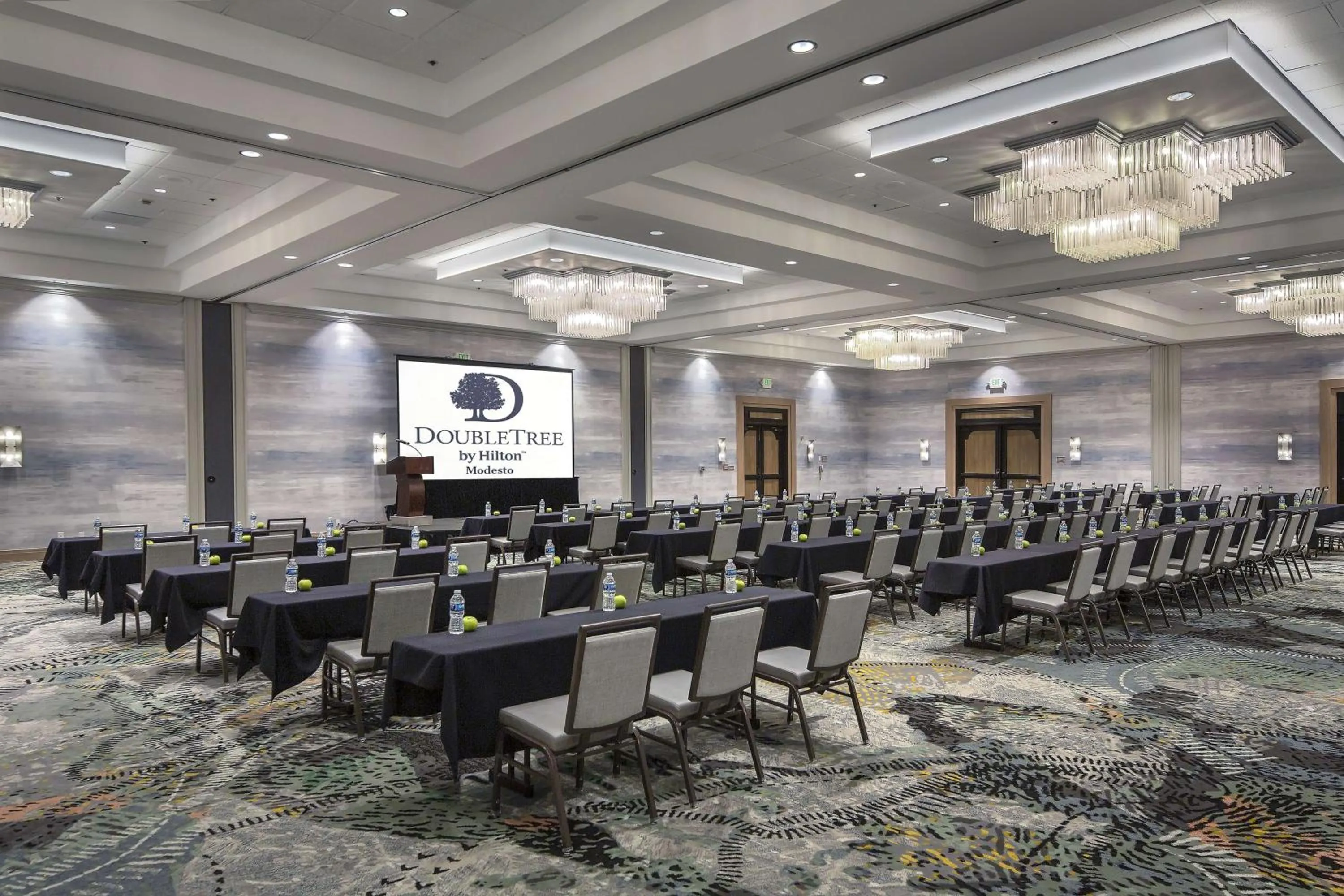 Meeting/conference room in DoubleTree by Hilton Modesto