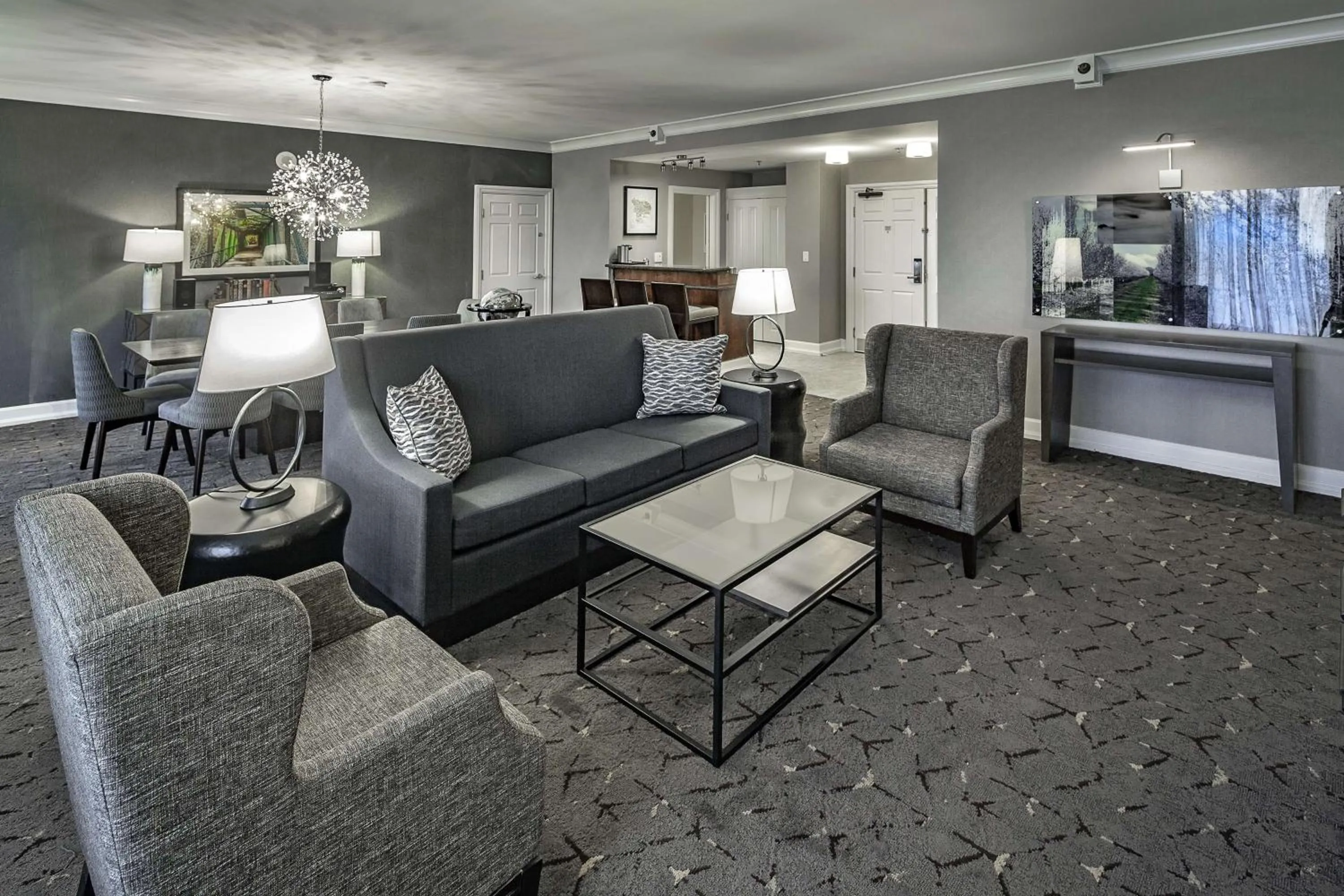 Living room in DoubleTree by Hilton Modesto