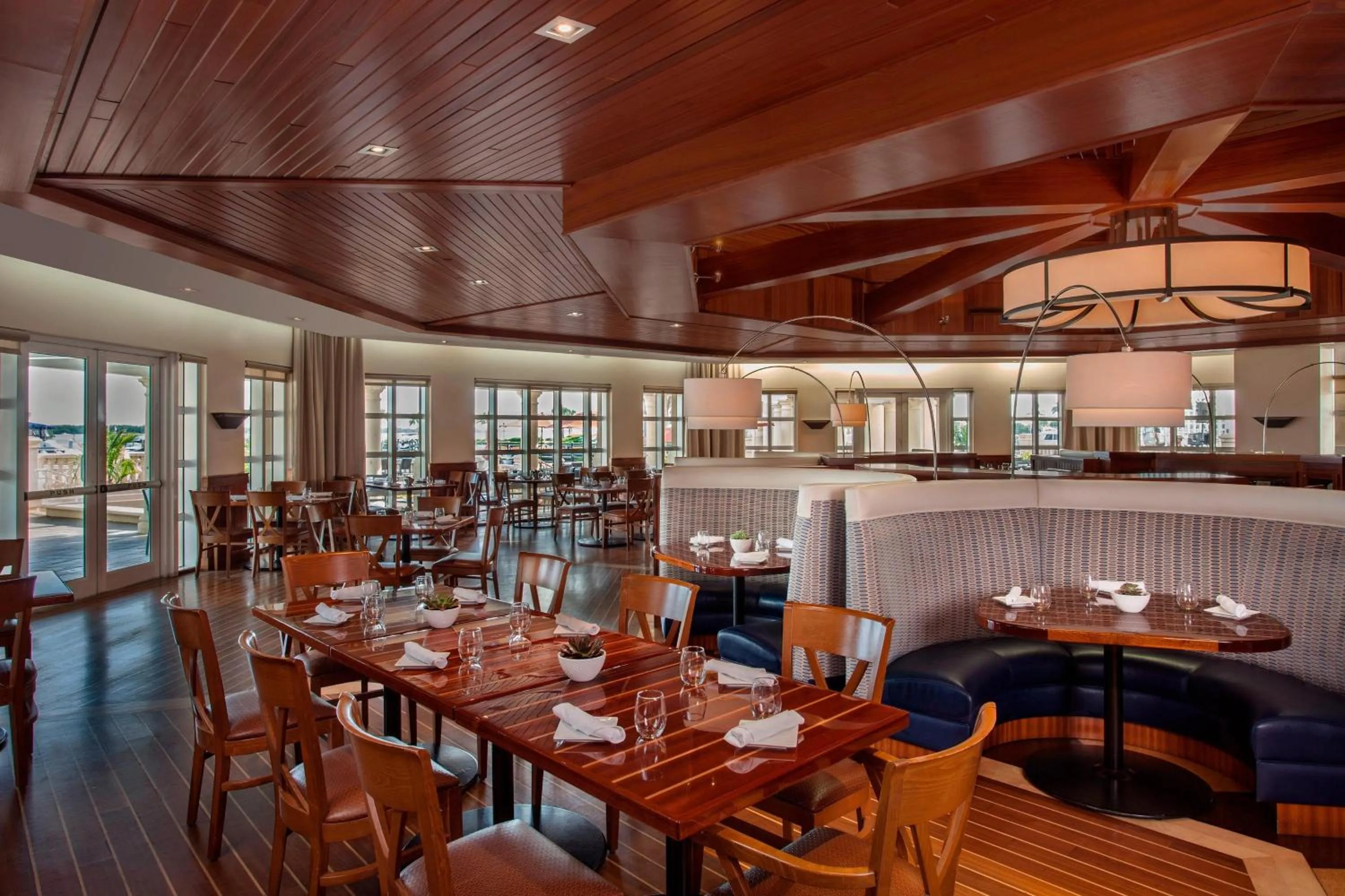 Lounge or bar in The Westin Cape Coral Resort at Marina Village