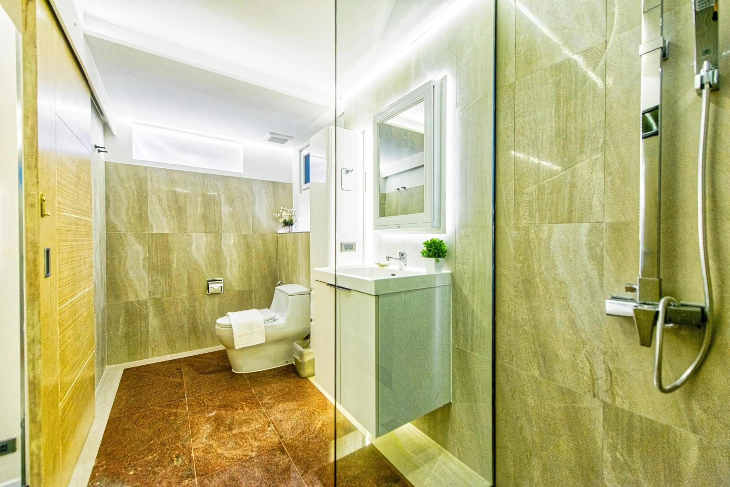 Shower in Viengping Mansion