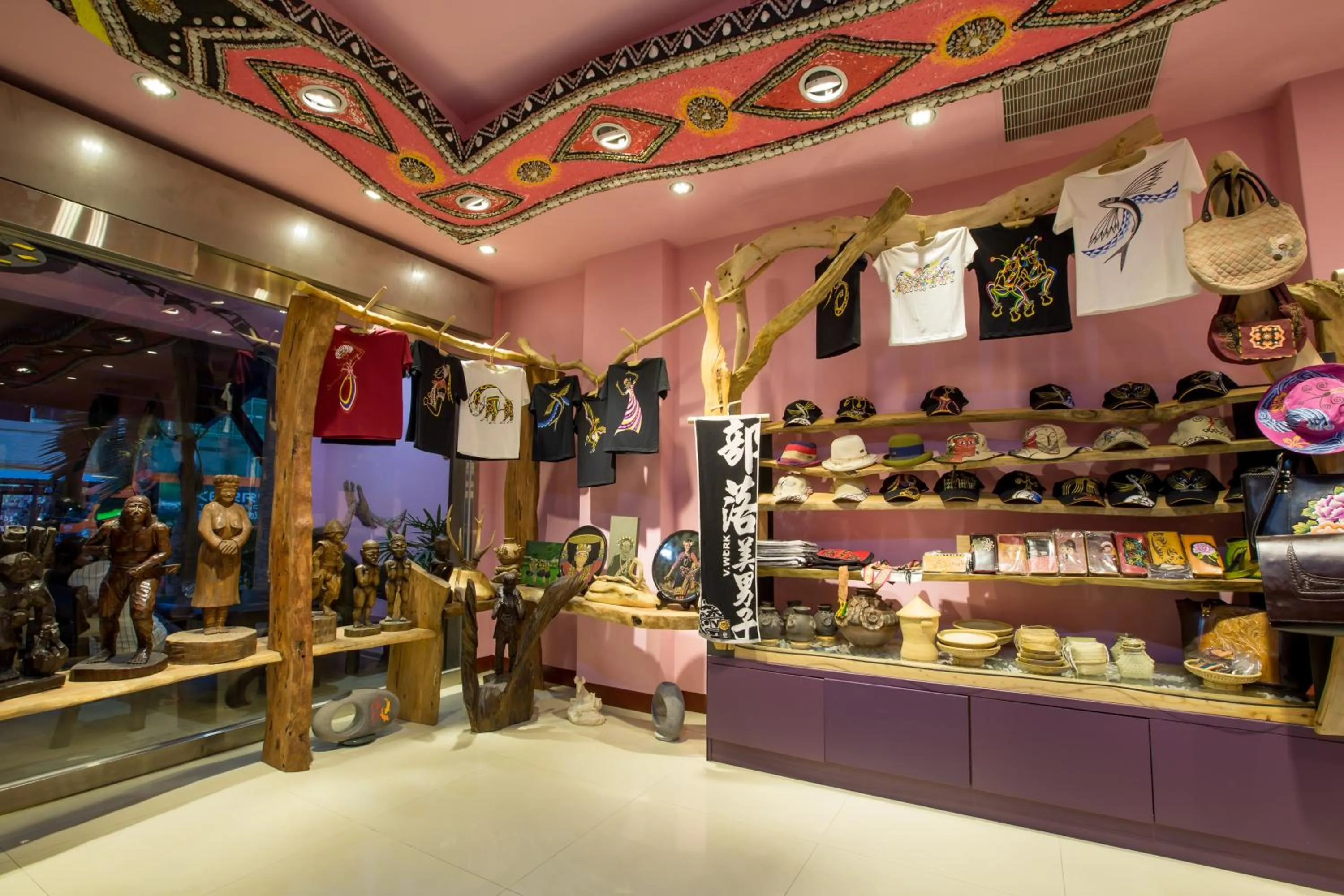 Communal lounge/ TV room in Makabahi B&B