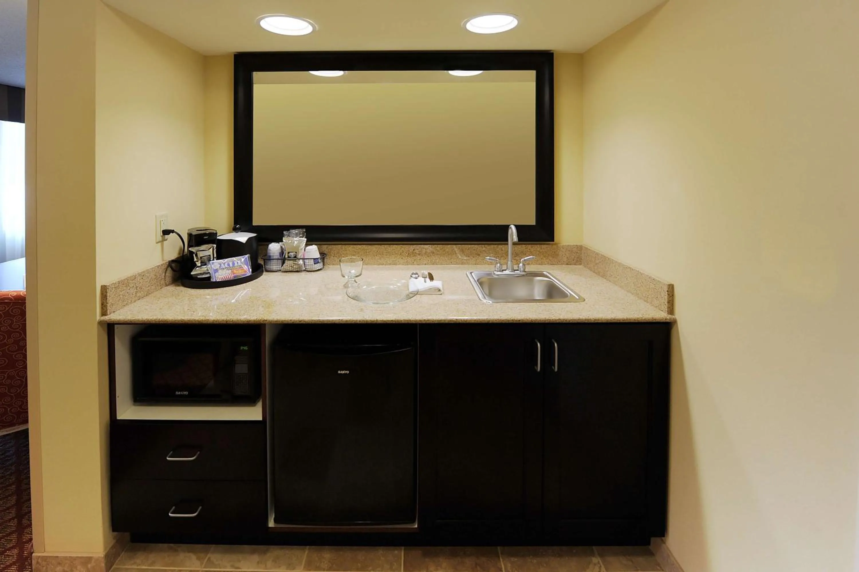 Kitchen or kitchenette in Hampton Inn & Suites Scottsboro