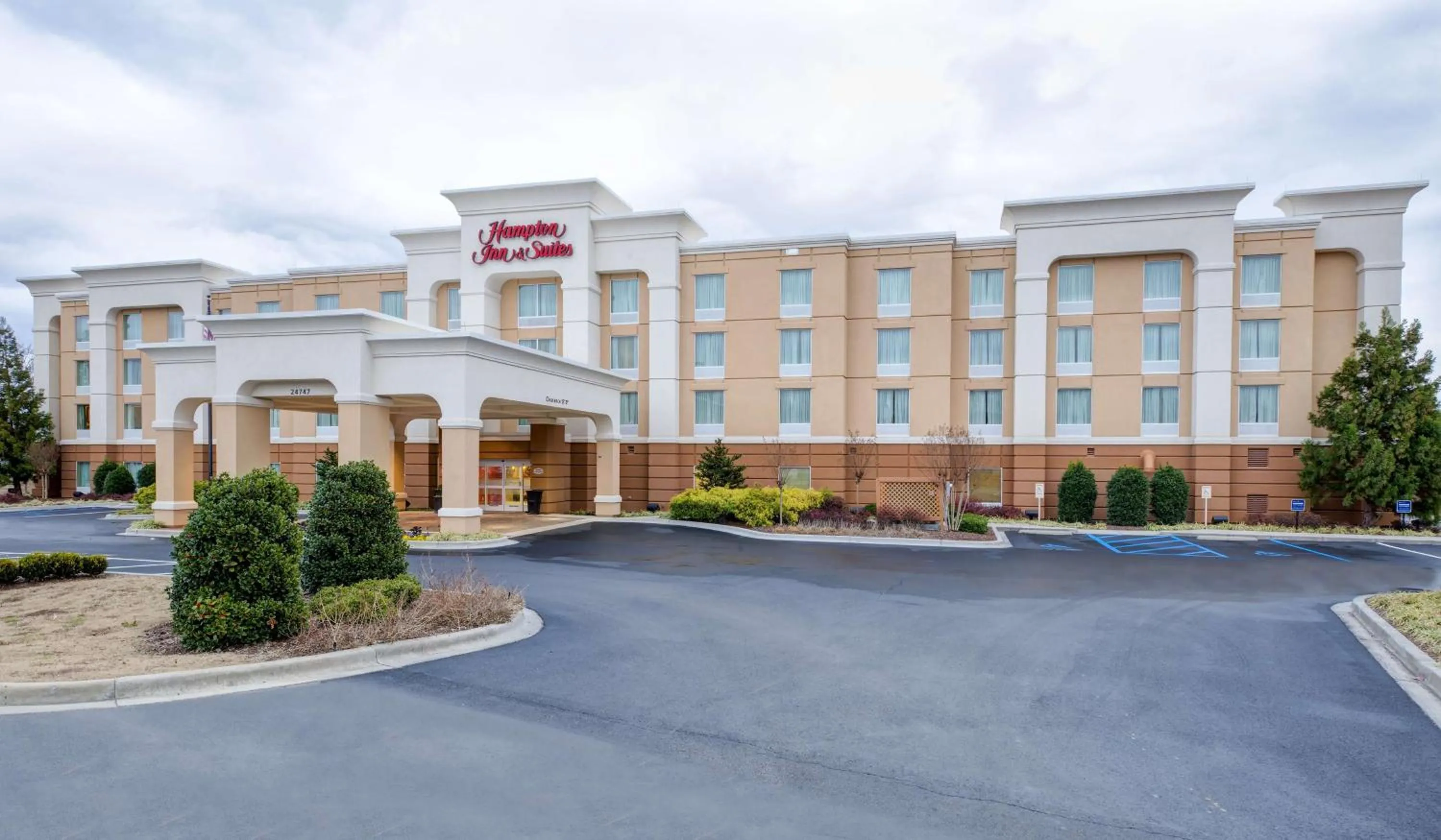 Property building in Hampton Inn & Suites Scottsboro