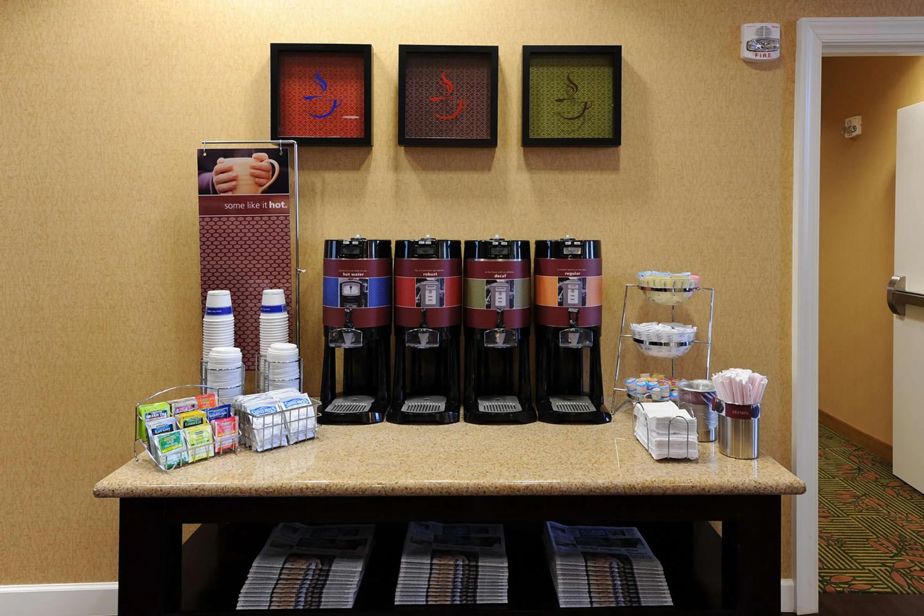 Dining area in Hampton Inn & Suites Scottsboro