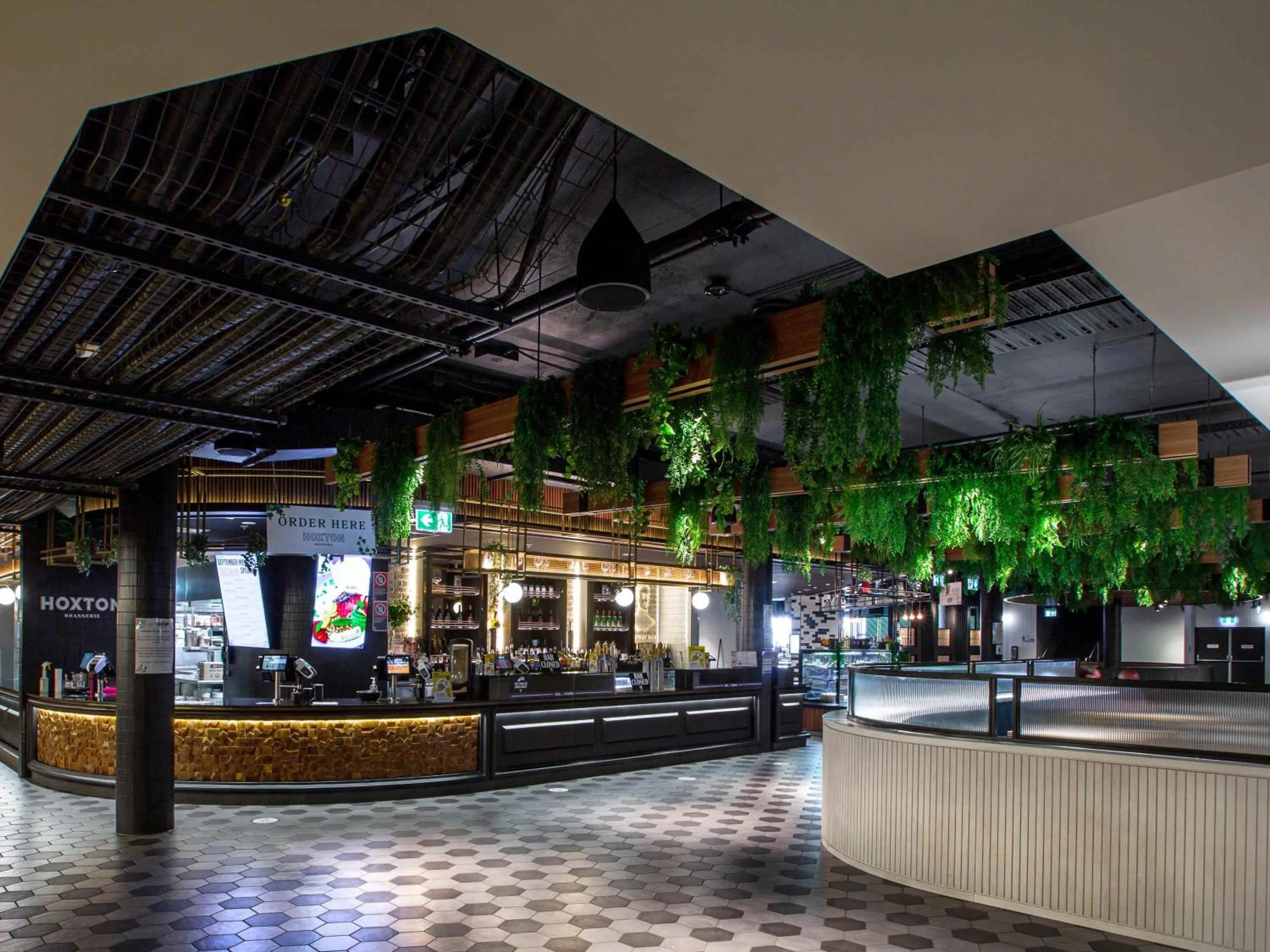 Restaurant/places to eat in Mercure Sydney Liverpool