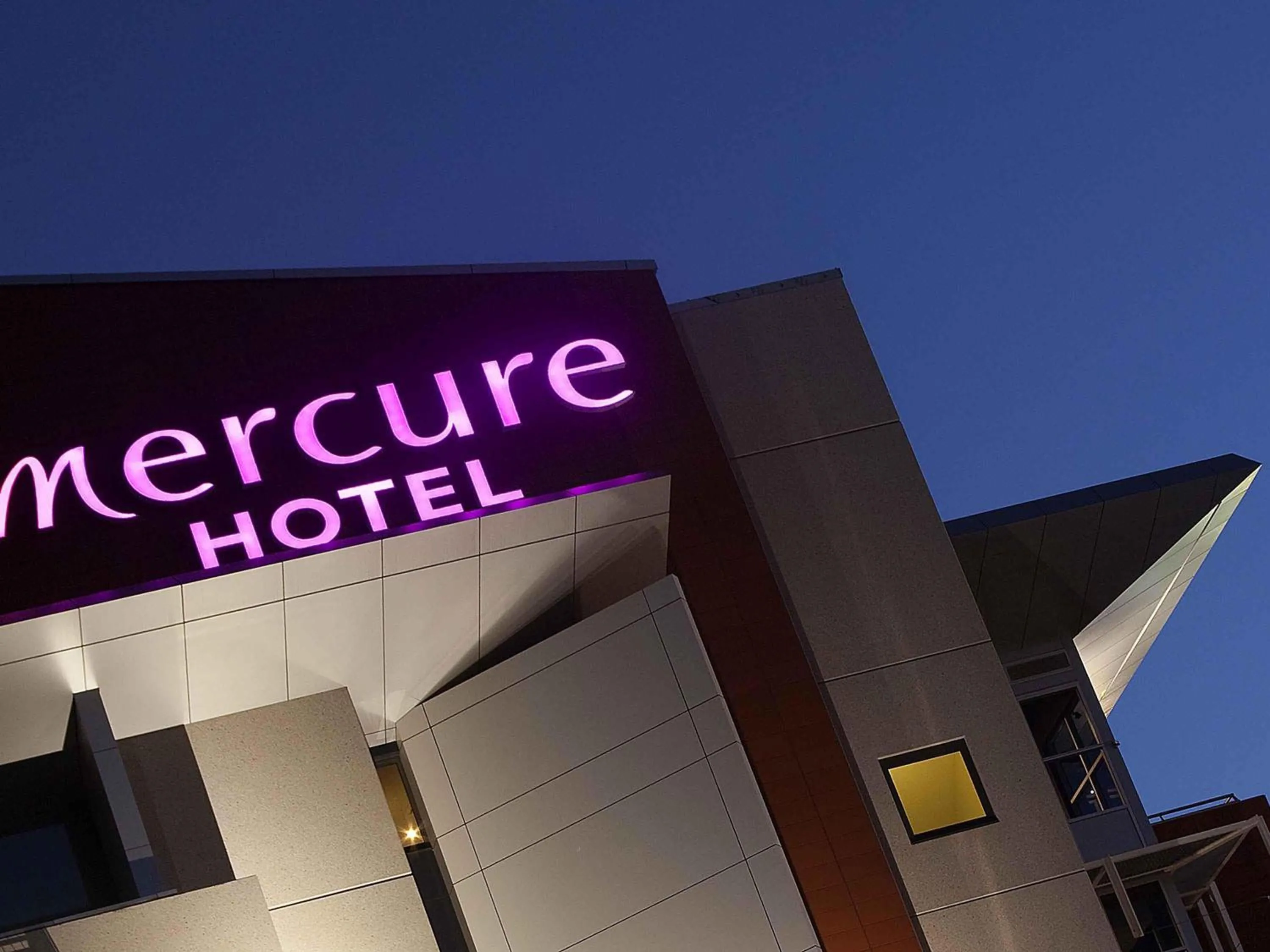 Property building in Mercure Sydney Liverpool