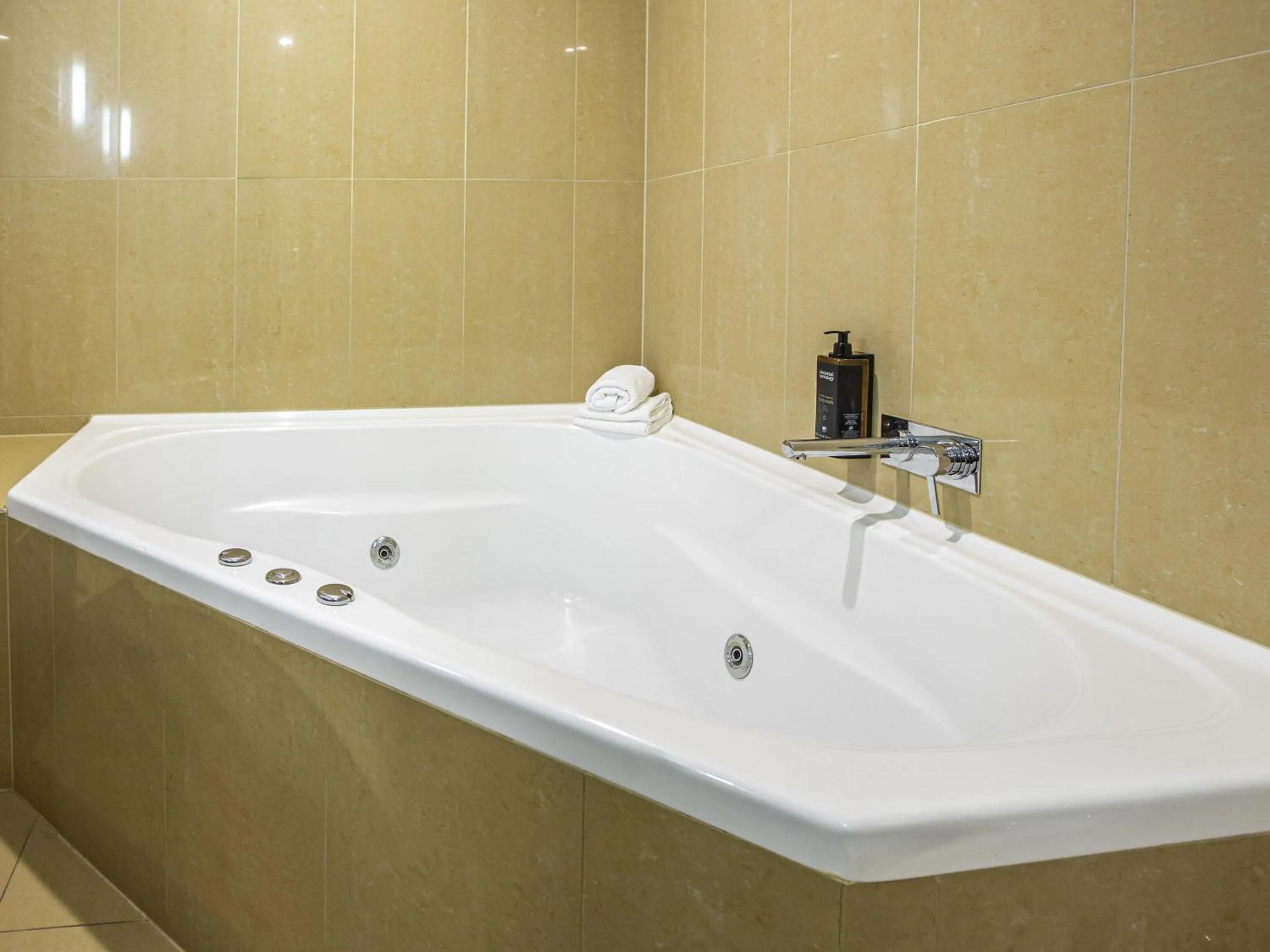 Bedroom in Mercure Sydney Liverpool