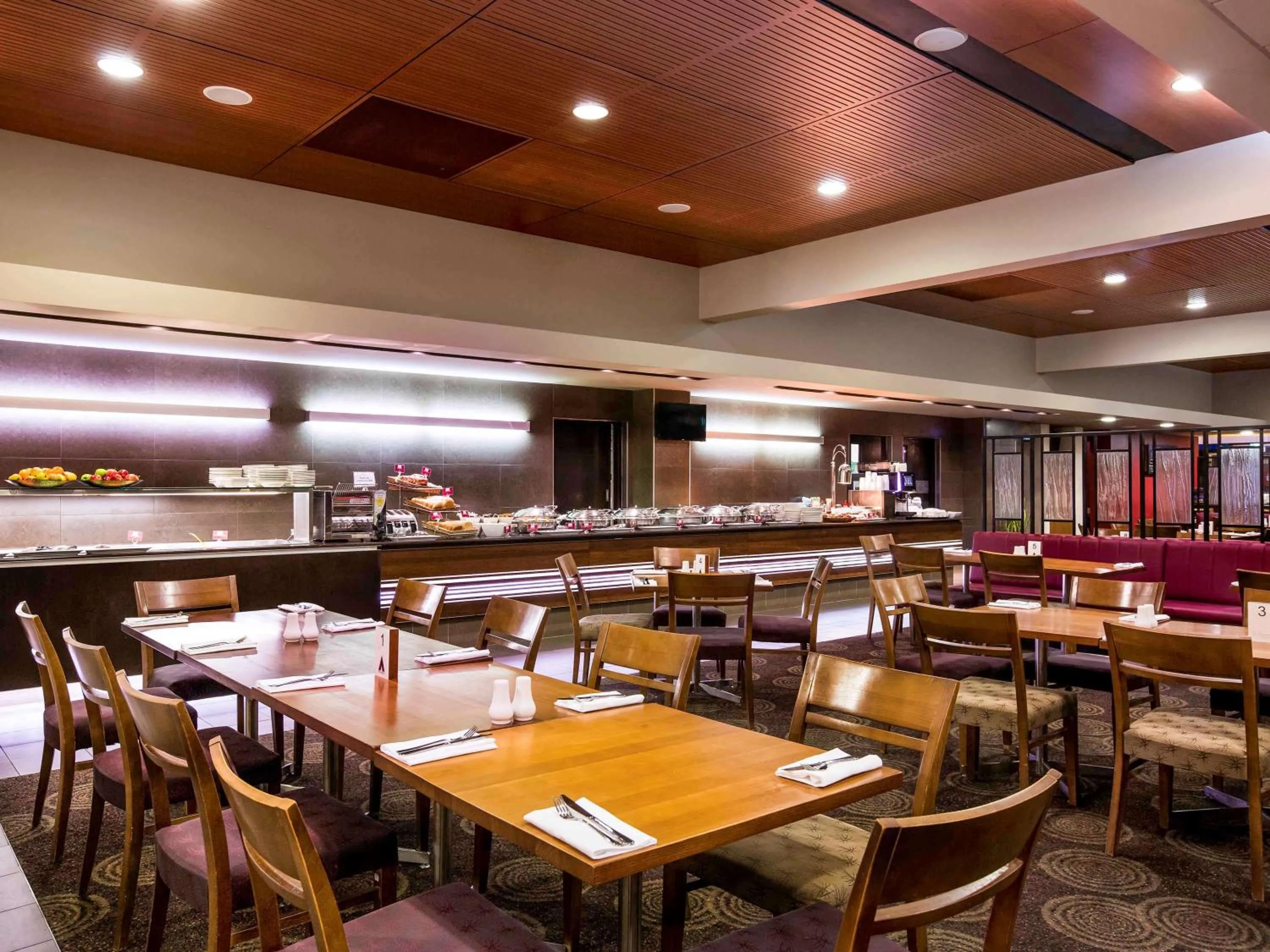 Restaurant/places to eat in Mercure Sydney Liverpool