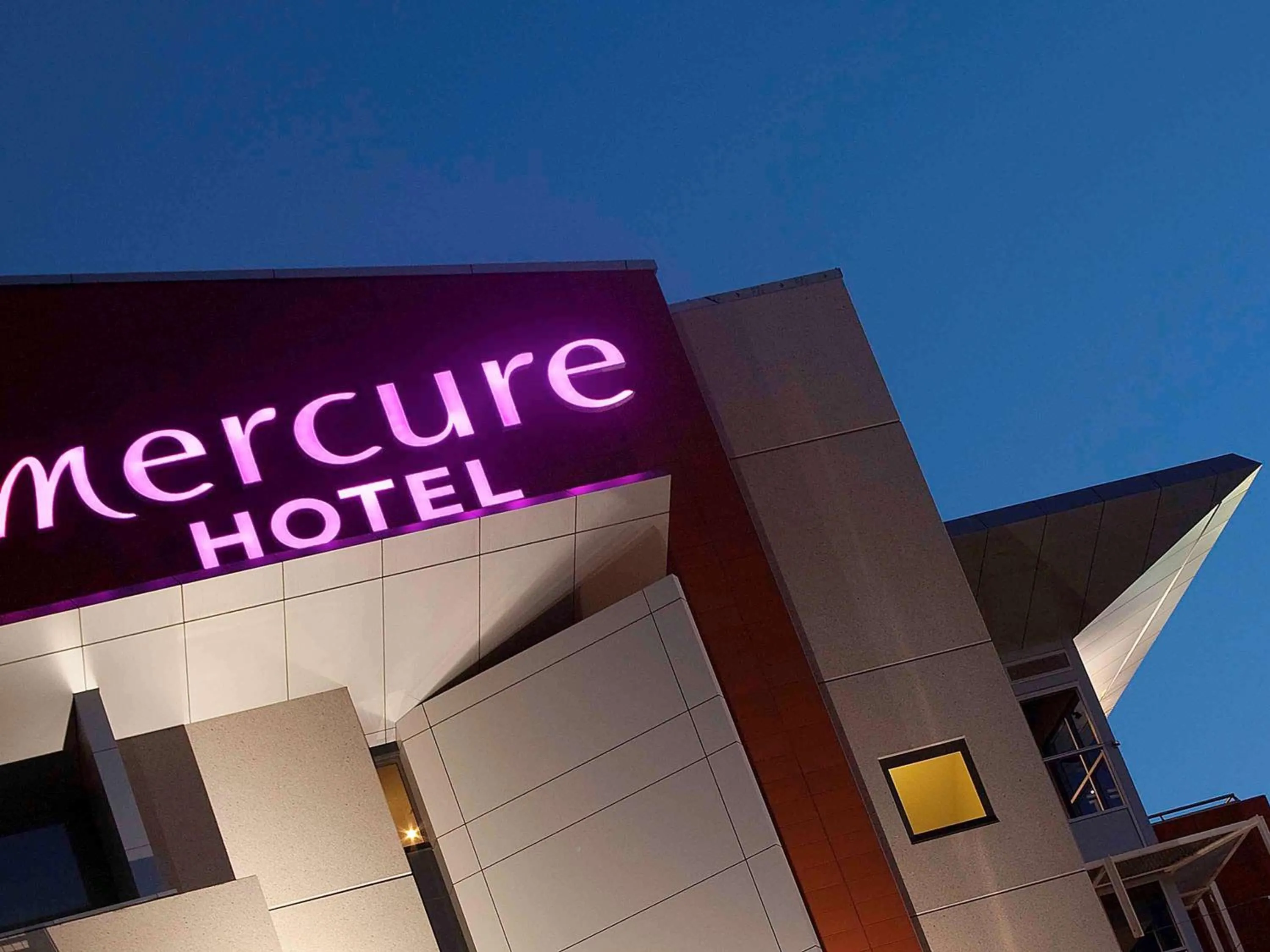 Property building in Mercure Sydney Liverpool