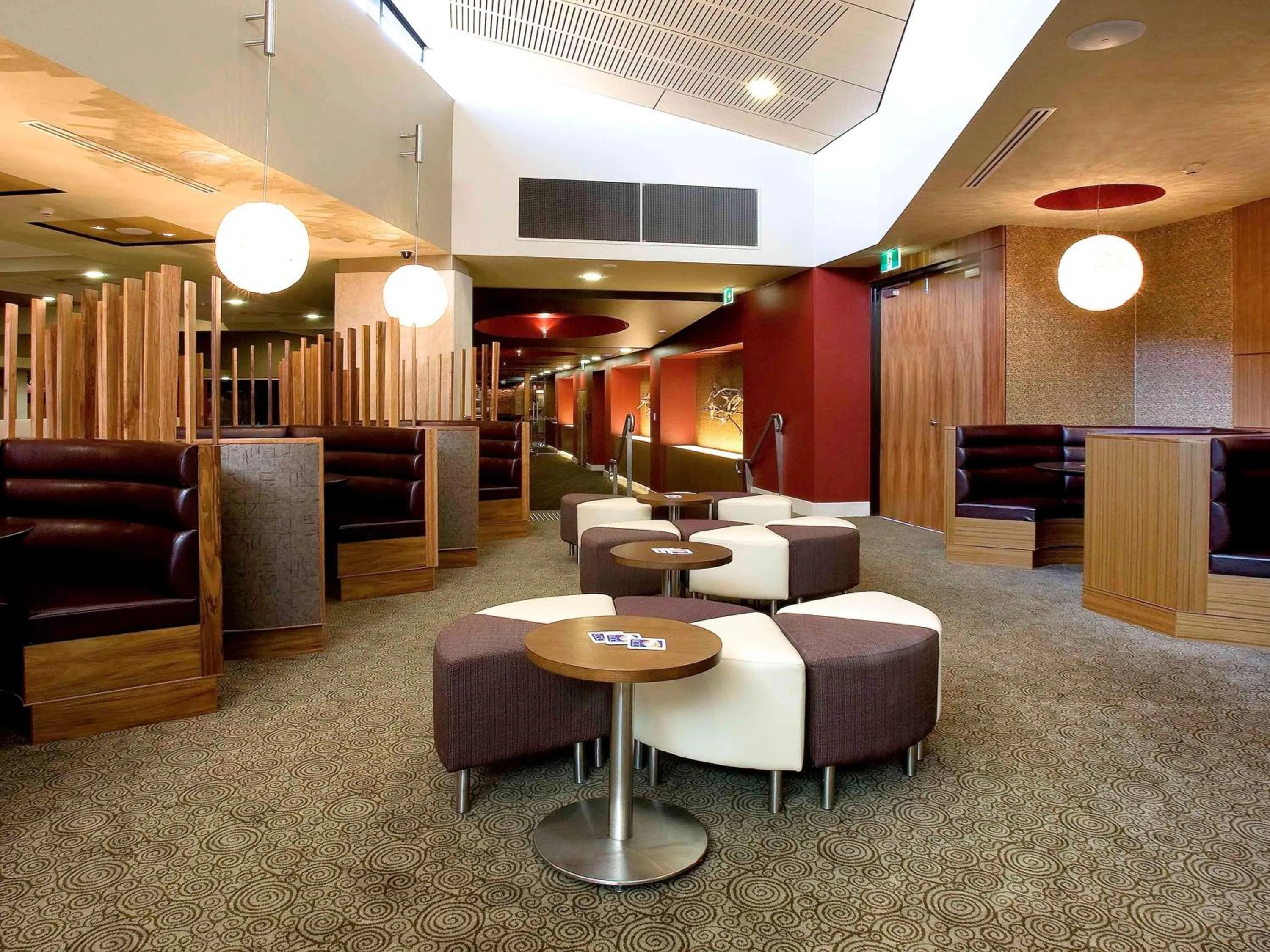 Lounge or bar in Mercure Sydney Liverpool