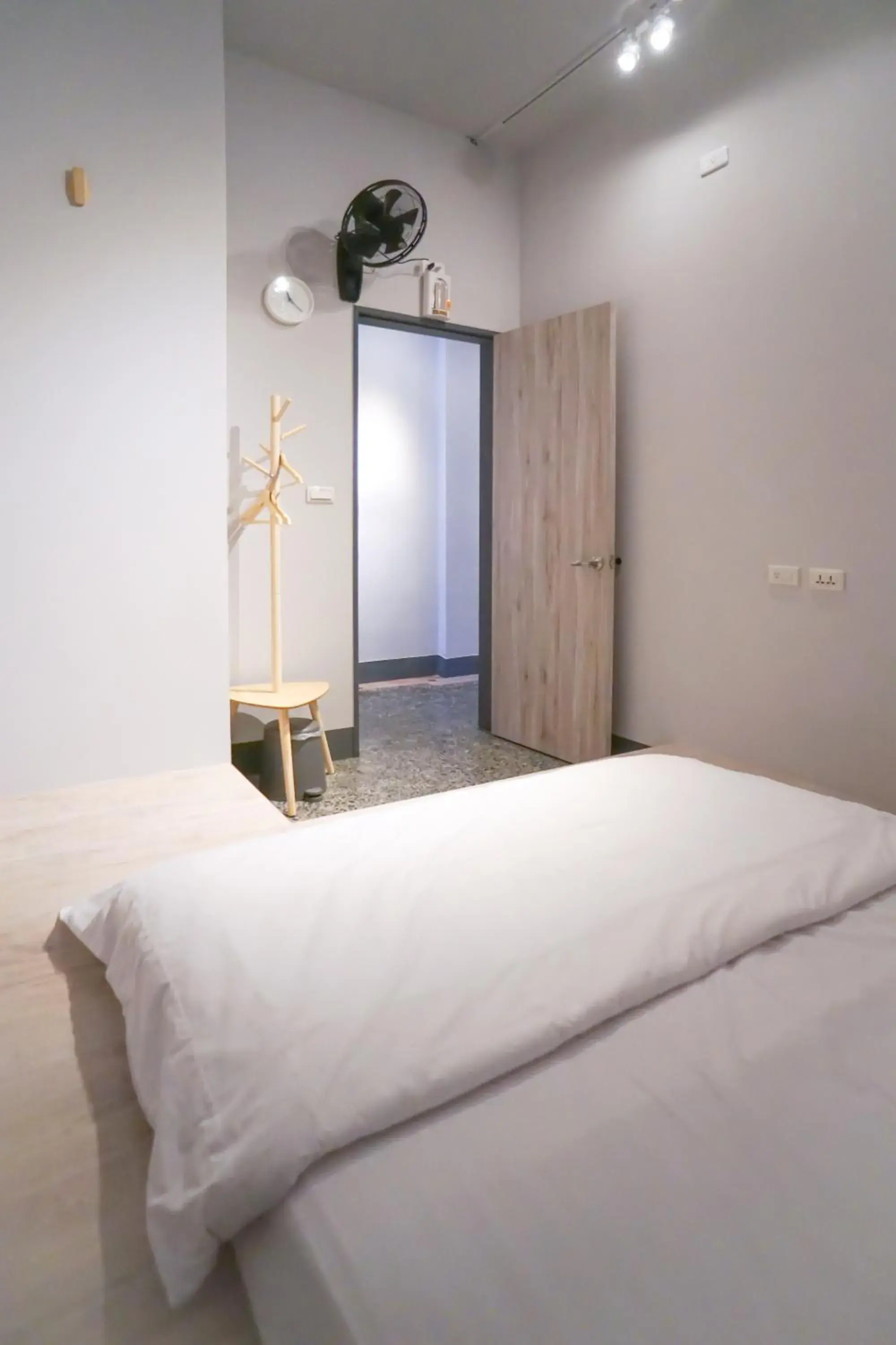 Standard Twin Room with Shared Bathroom in World Inn 窩二樓小客棧民宿 Standard Twin Room with Shared Bathroom in World Inn 窩二樓小客棧民宿