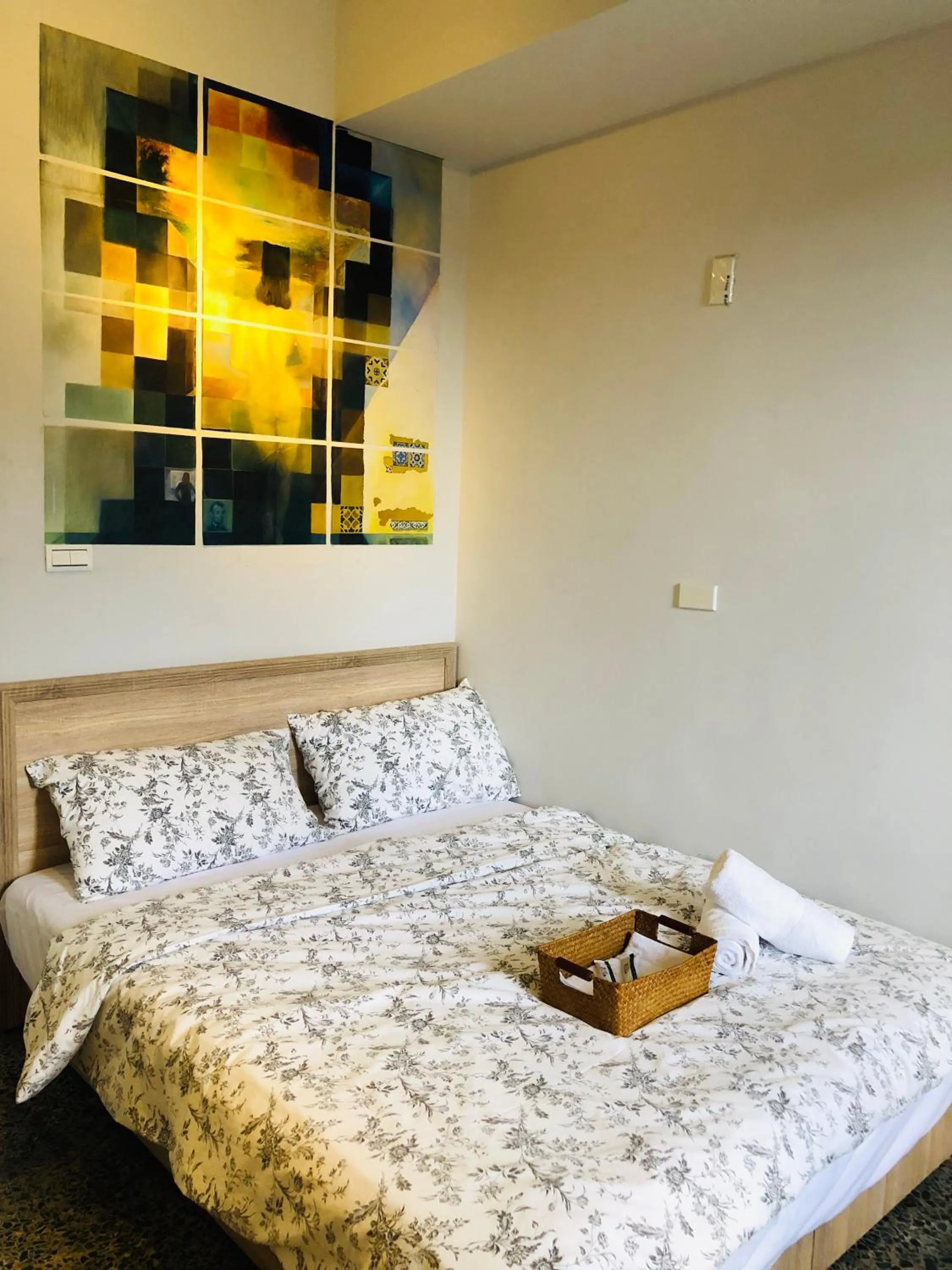 Bed in World Inn 窩二樓小客棧民宿