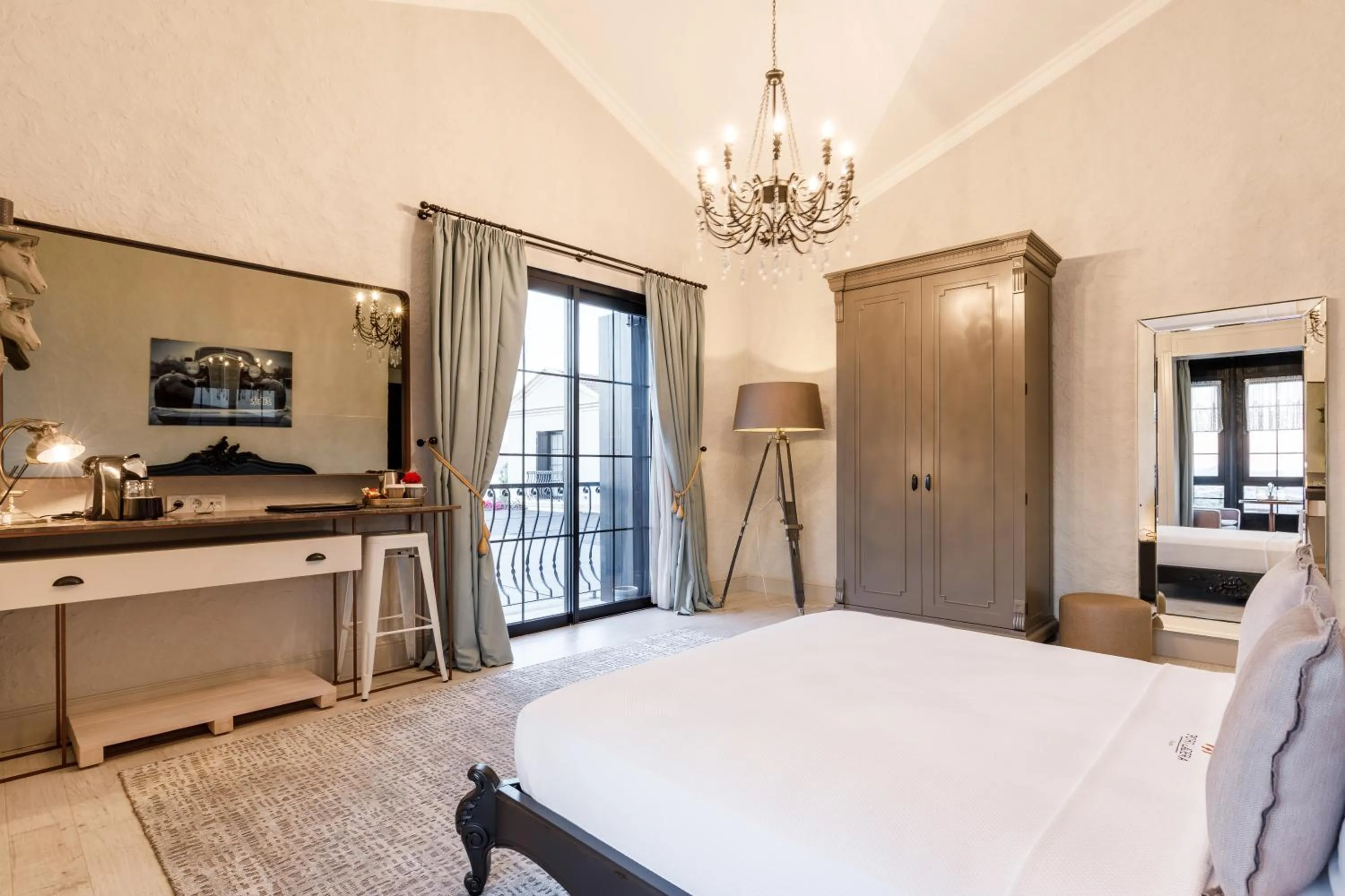 Bed in Alacatı Port Ladera Hotel - Adult Only