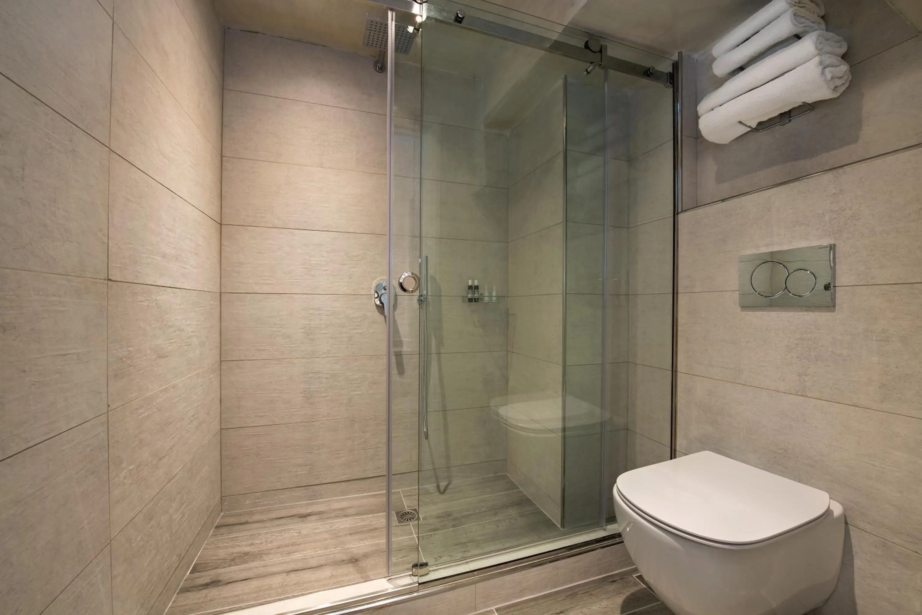 Bathroom in Hotel Thireas