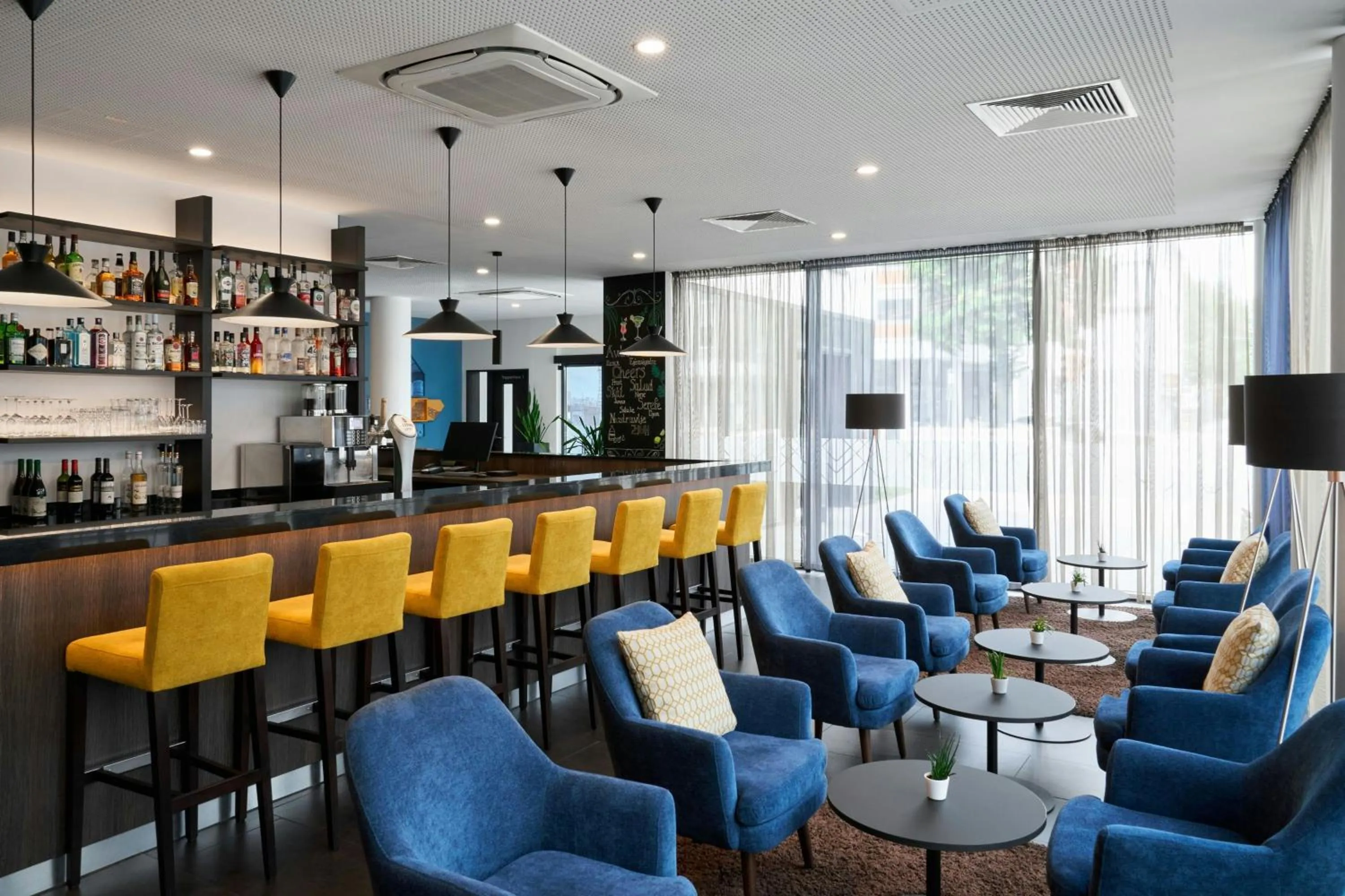 Lounge or bar in Four Points Flex by Sheraton Essen