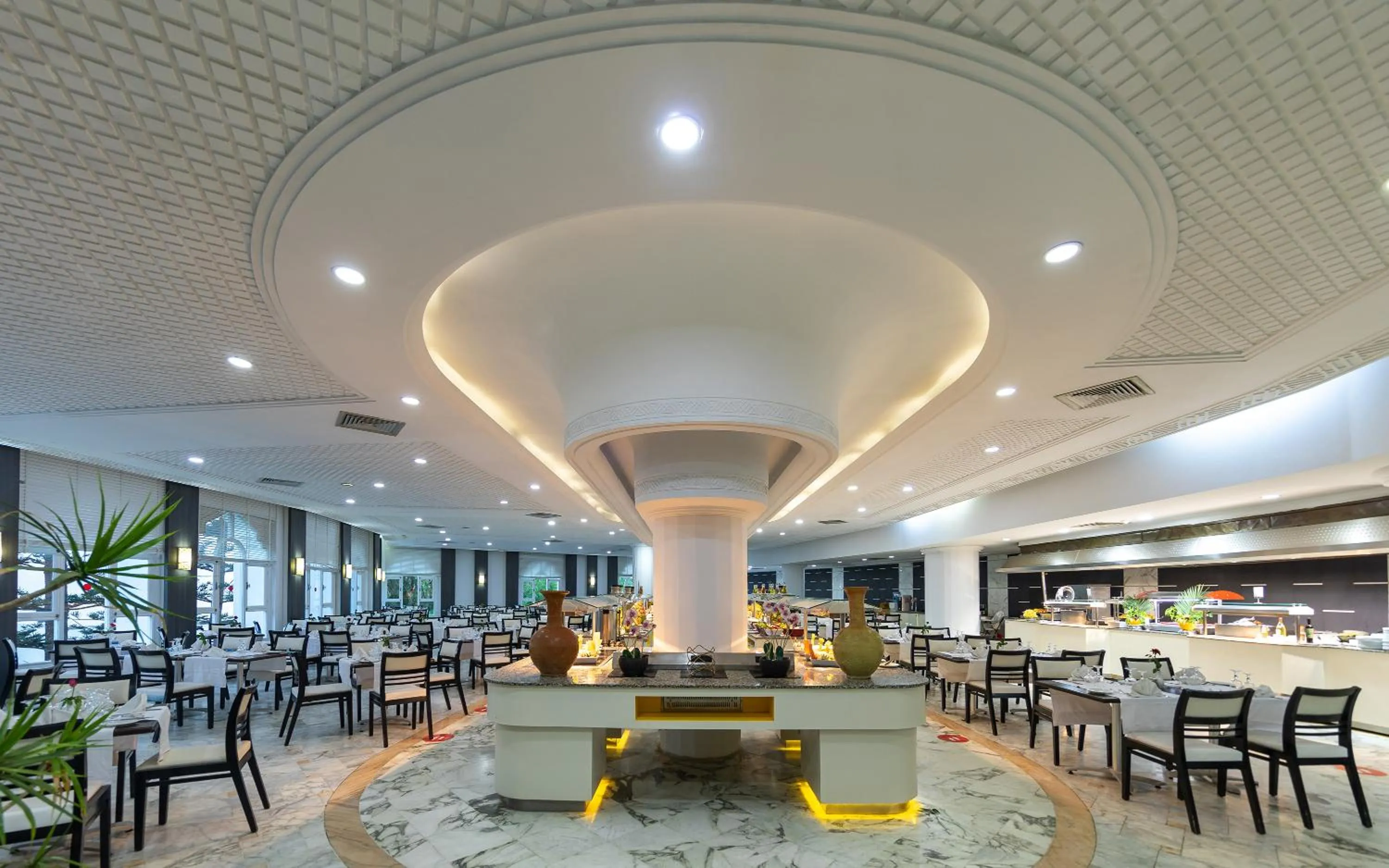 Restaurant/places to eat in Marhaba Royal Salem - Family Only