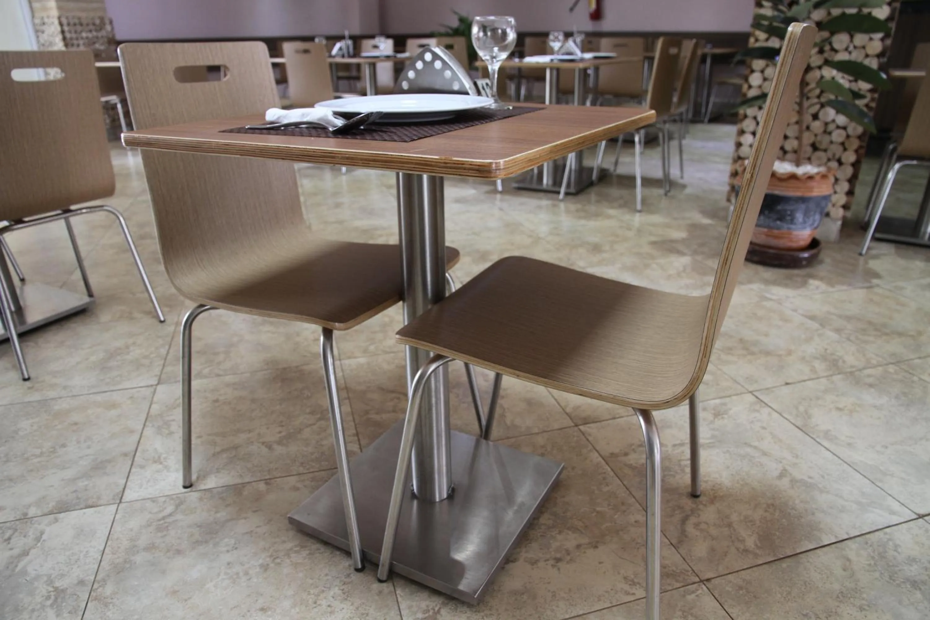 Restaurant/places to eat in Namayiba Park Hotel Kampala