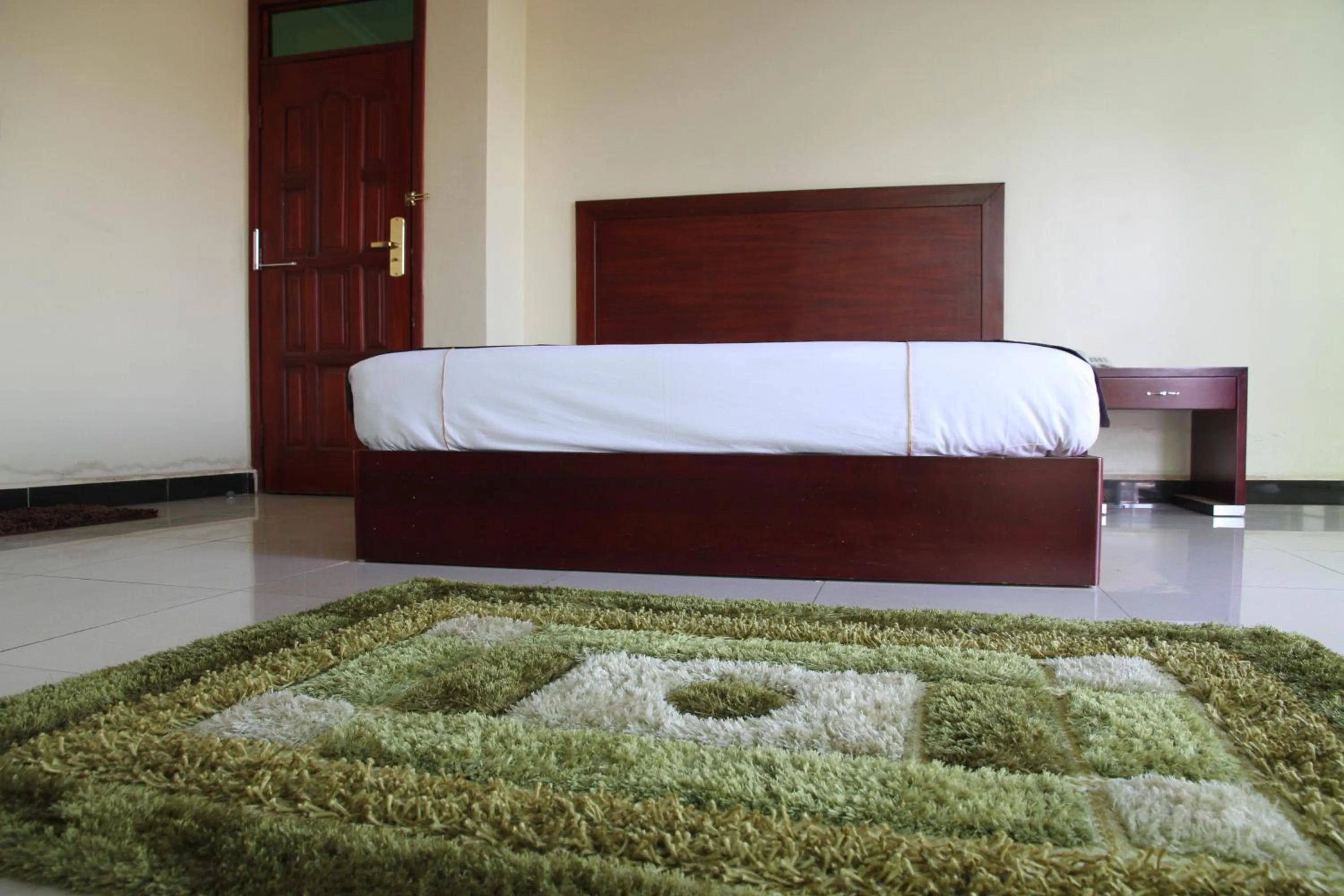 Bed in Namayiba Park Hotel Kampala