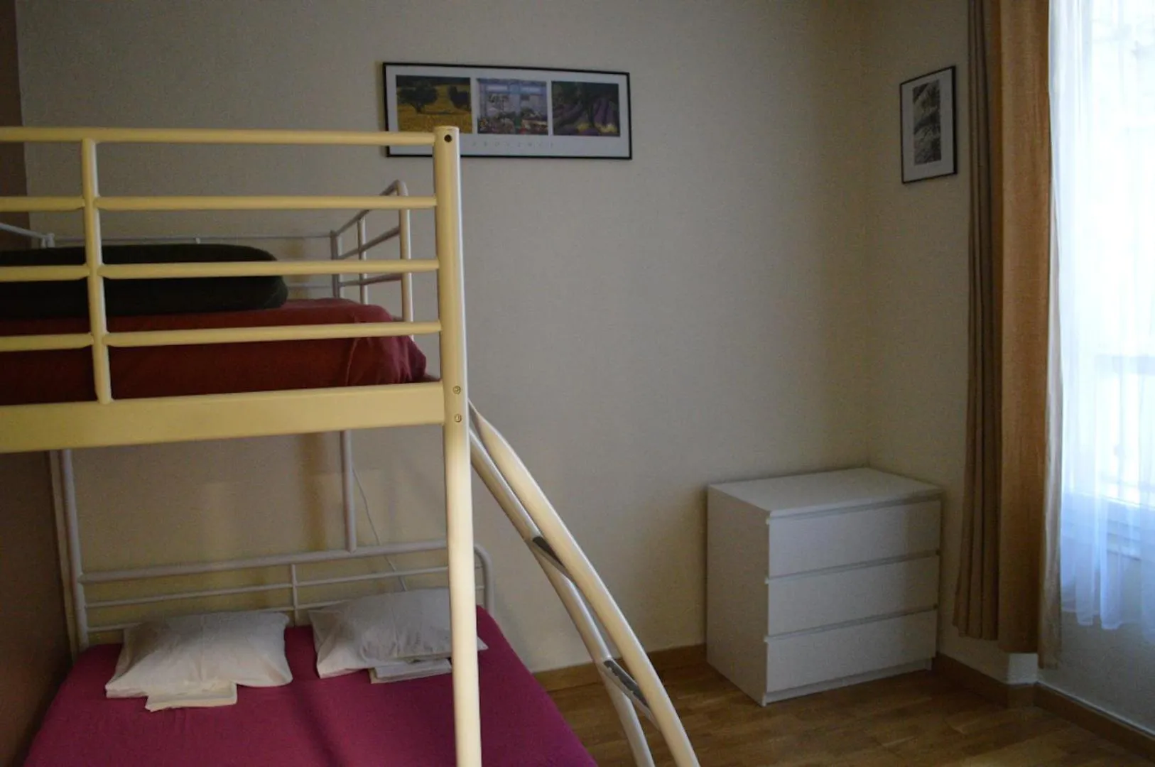 bunk bed in Backpackers Chez Patrick