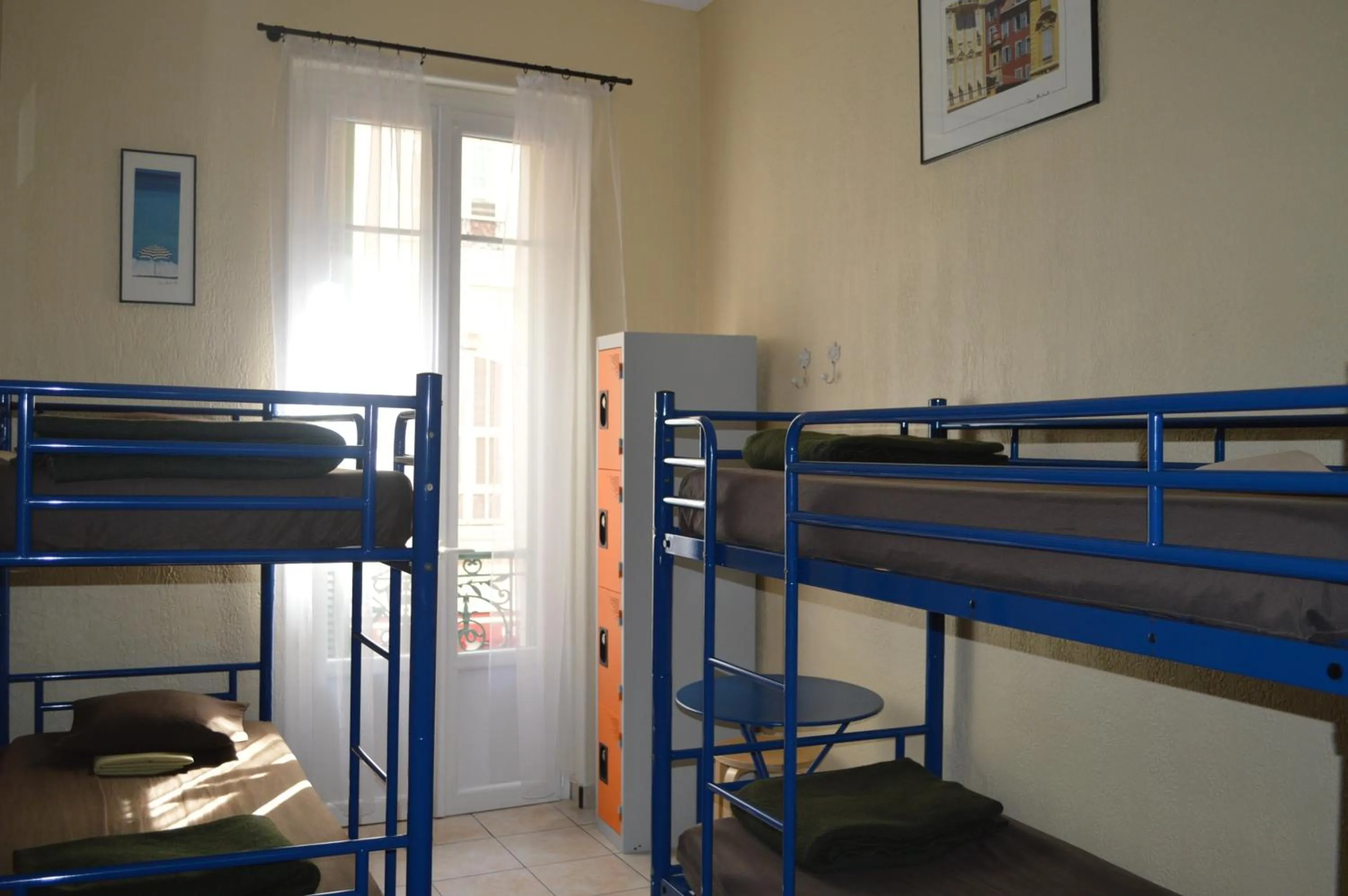 bunk bed in Backpackers Chez Patrick