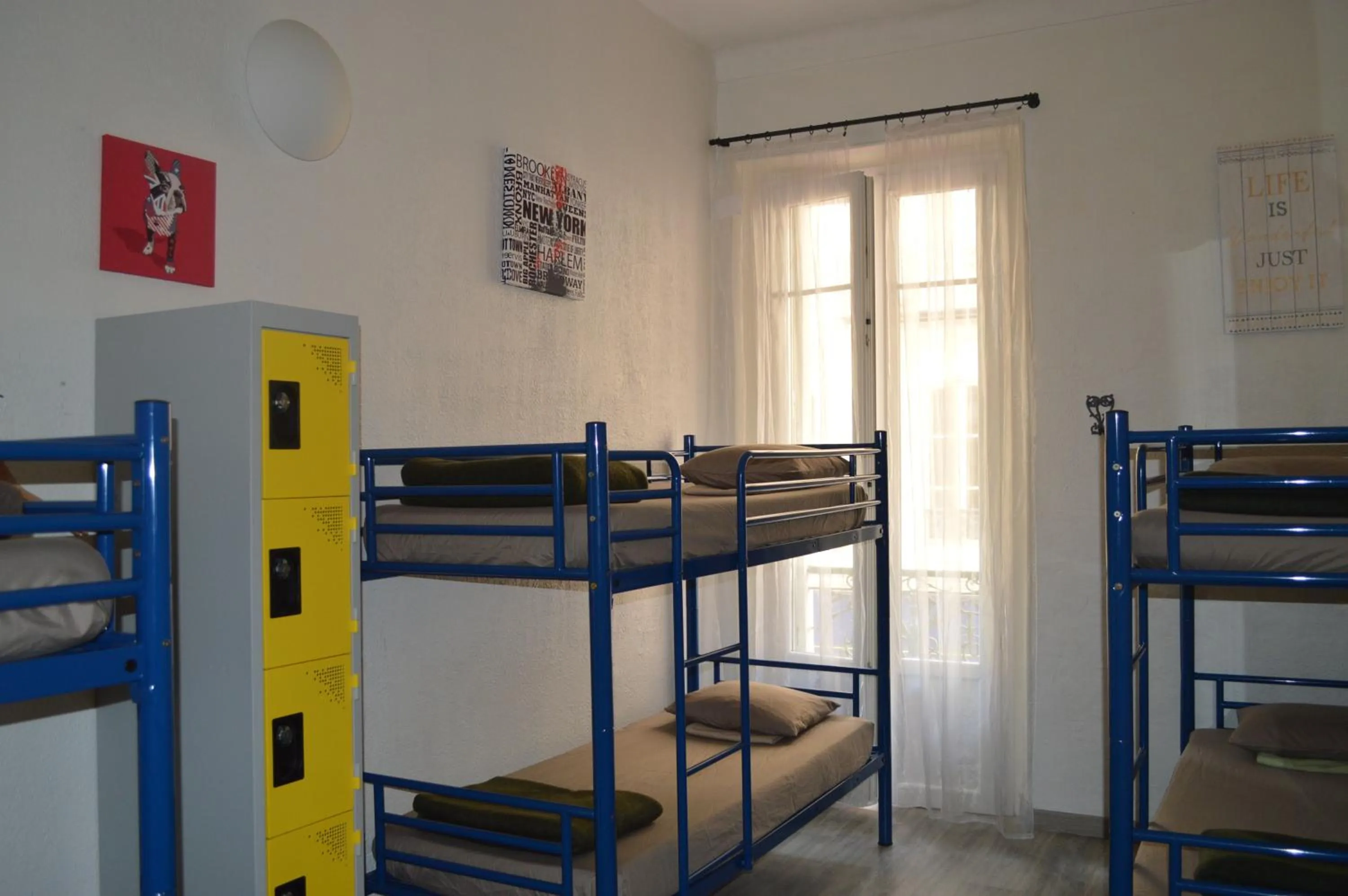 bunk bed in Backpackers Chez Patrick