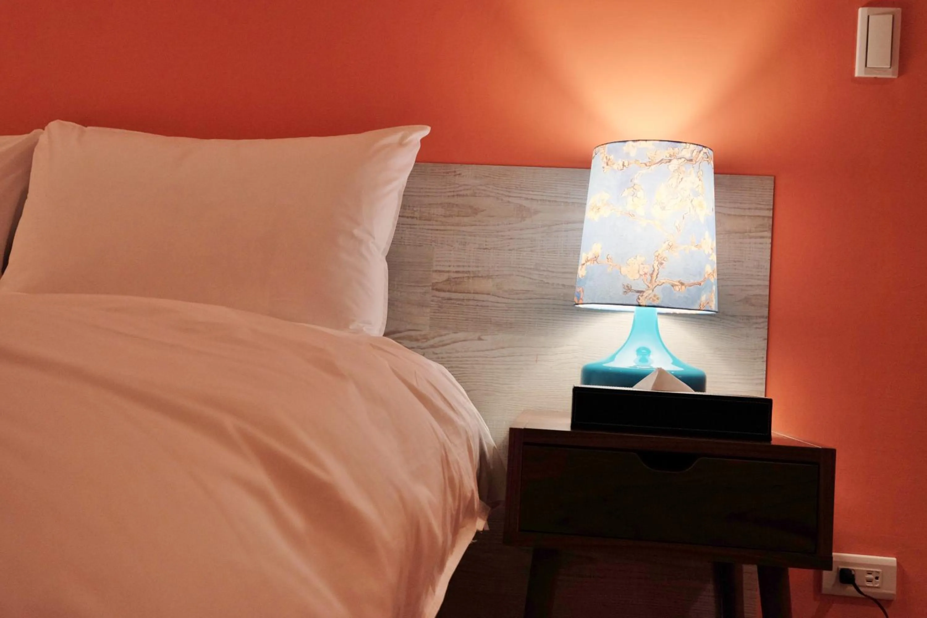 Photo of the whole room, Bed in Happy Inn