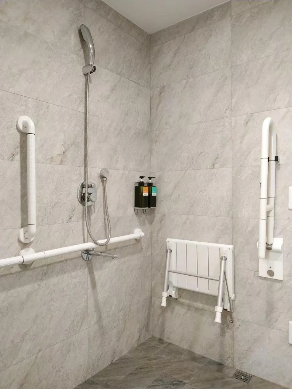 Shower in Happy Inn